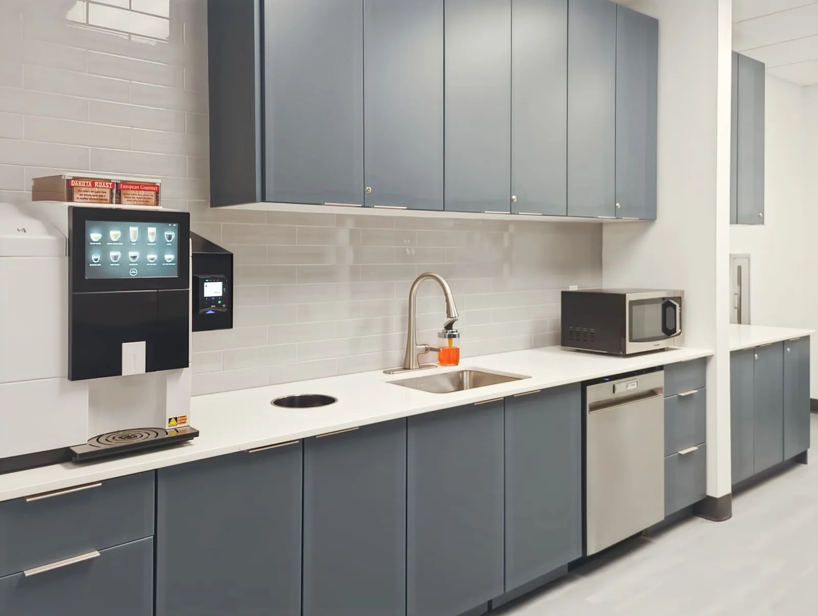 Regus NE, Omaha - Landmark Center, Kitchen, Omaha, NE