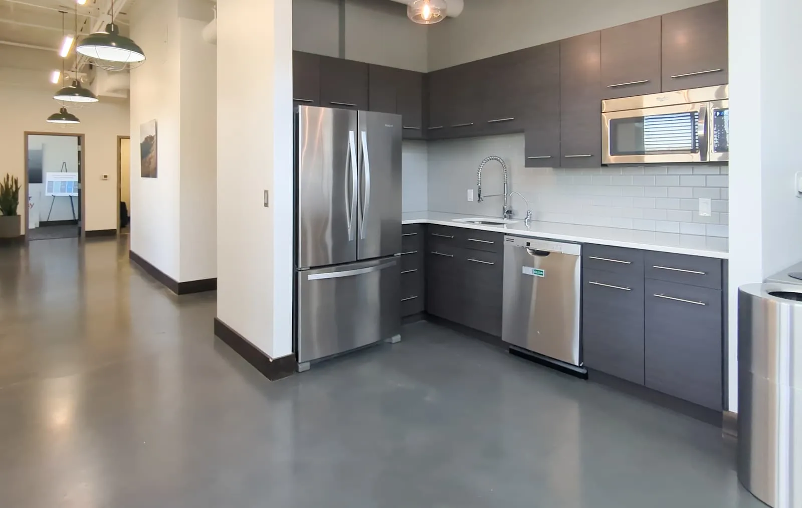 Regus NE, Omaha - S 72nd St, Kitchen, Omaha, NE