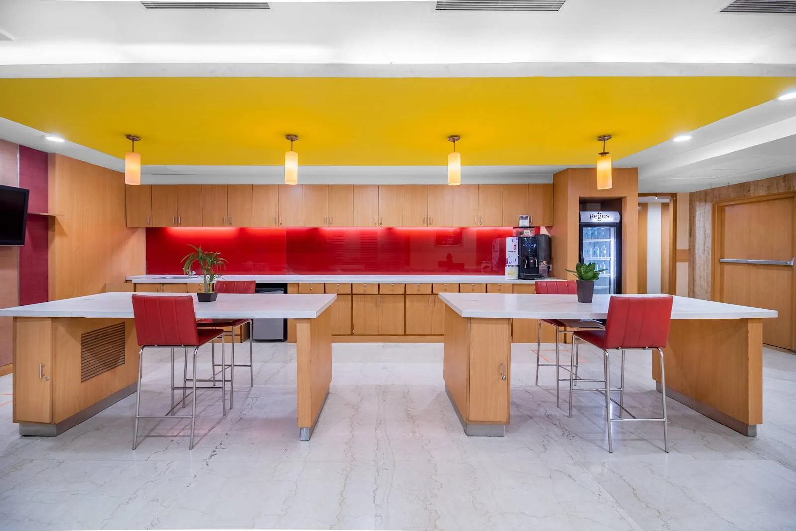 Regus NEW DELHI, Elegance, Cafeteria, New Delhi