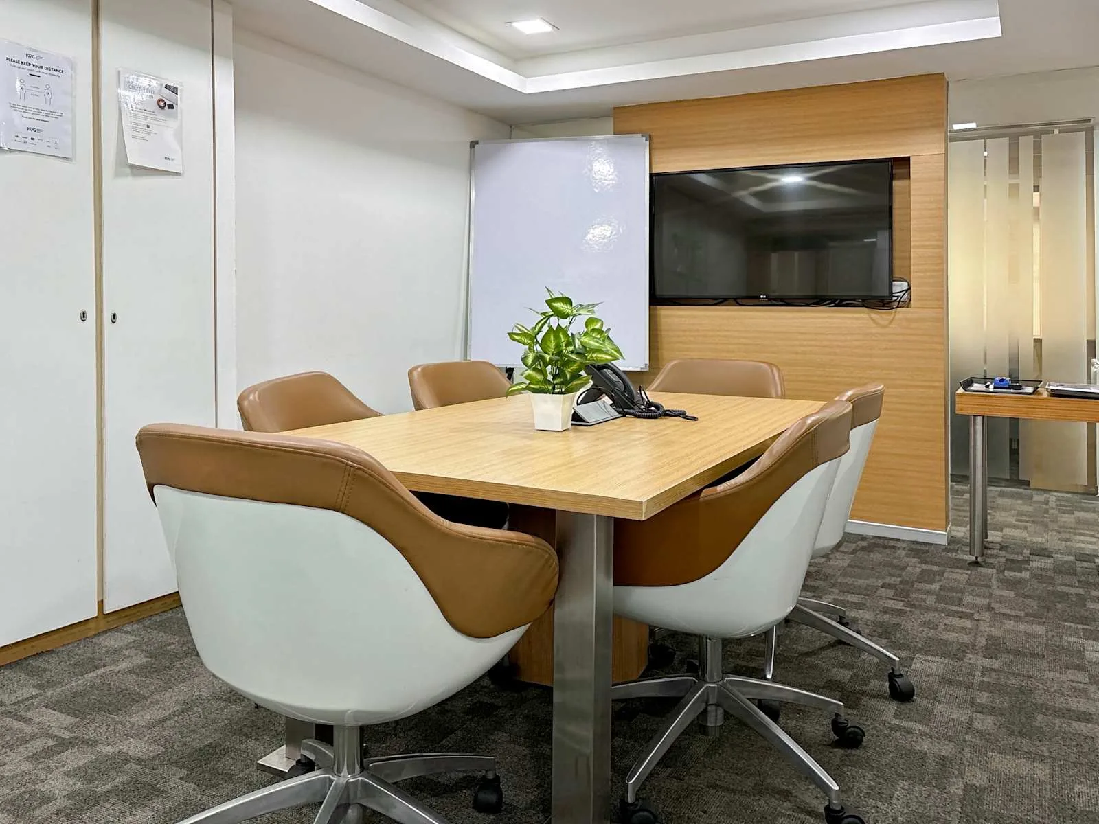 Regus NEW DELHI, Incube, 6 लोगों के लिए बैठक कक्ष, नई दिल्ली