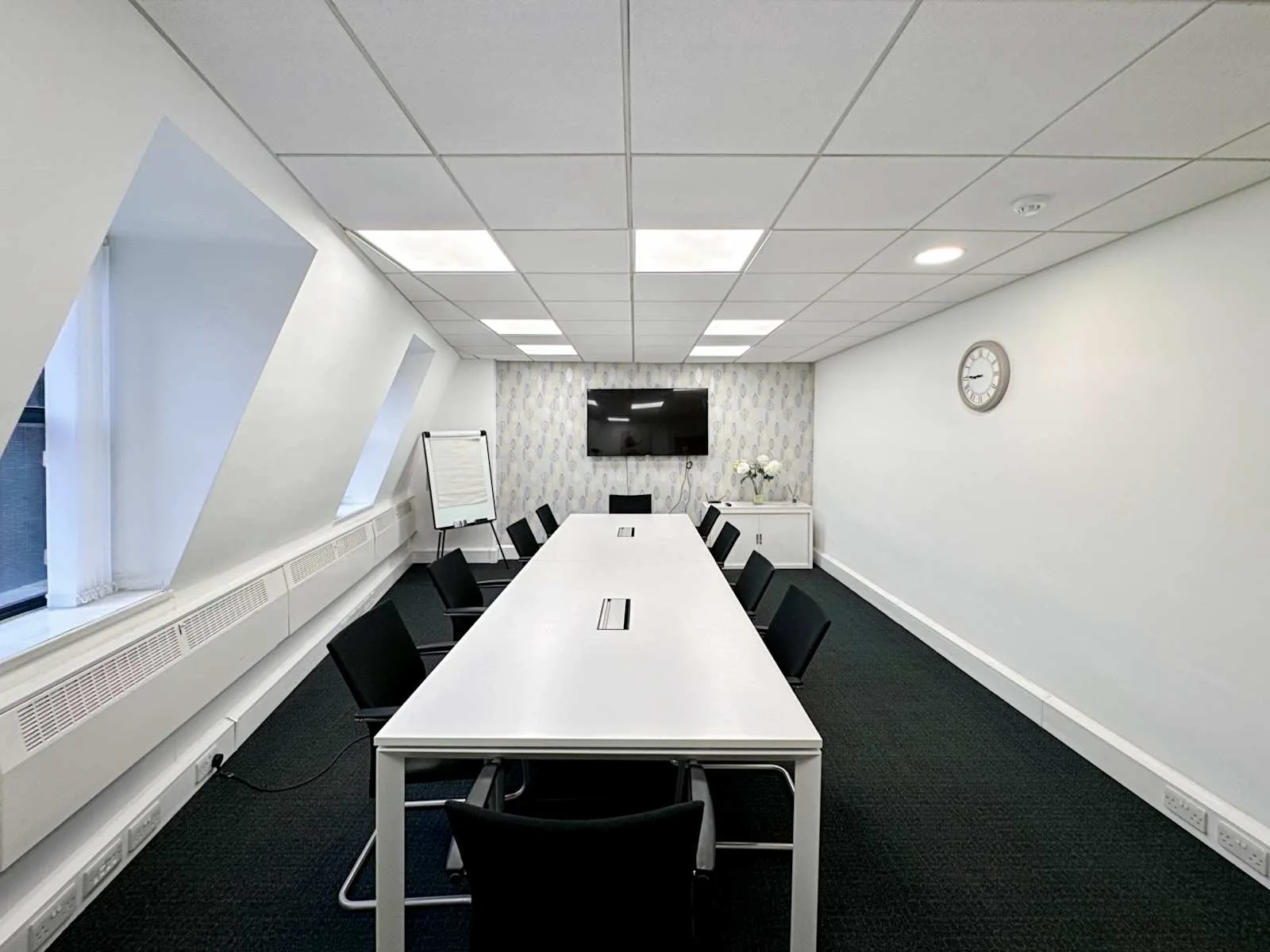 Regus NEWCASTLE, Cloth Market, Meeting room for 12 people, Newcastle upon Tyne, United Kingdom
