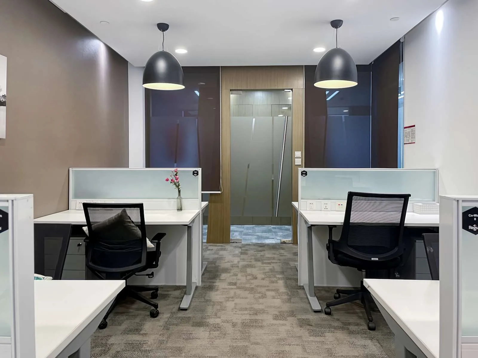Regus NINGBO, Raffles City、4个工位的独立办公室、宁波市