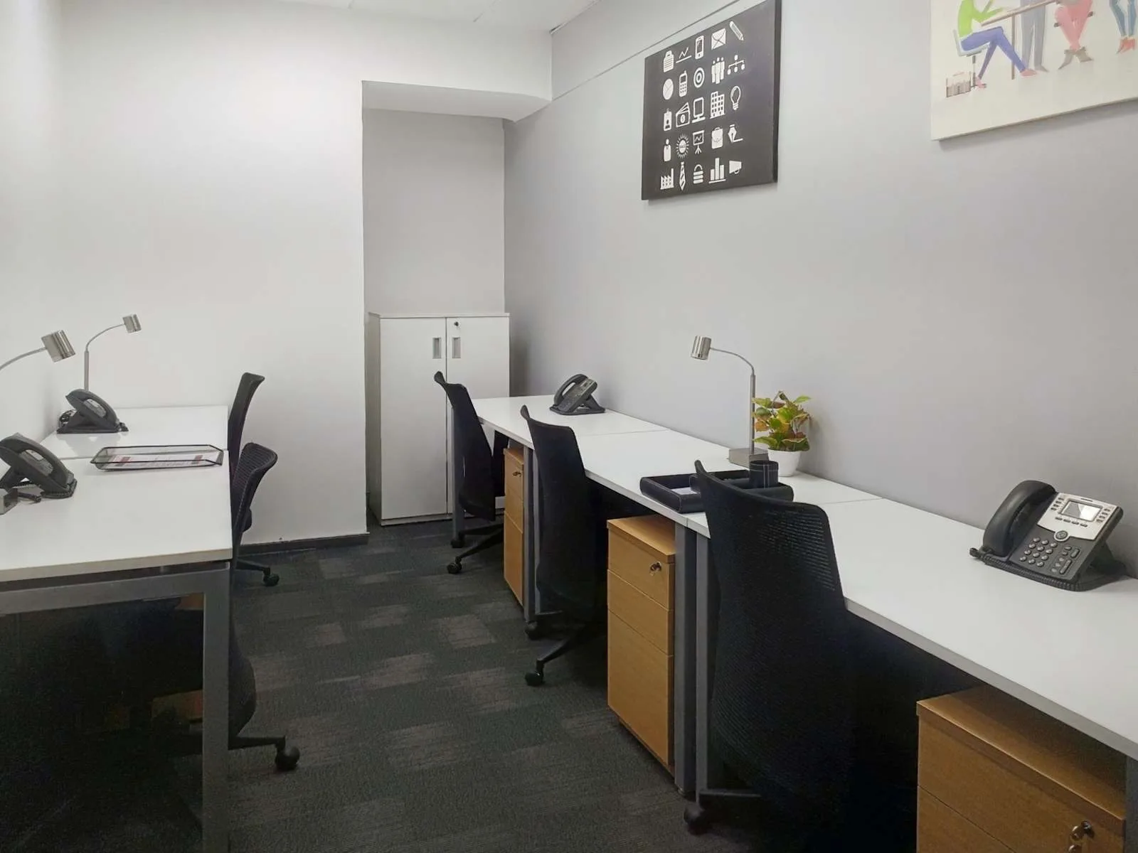 Regus NOIDA, Assotech, 4 वर्कस्टेशन वाला निजी कार्यालय, नोएडा