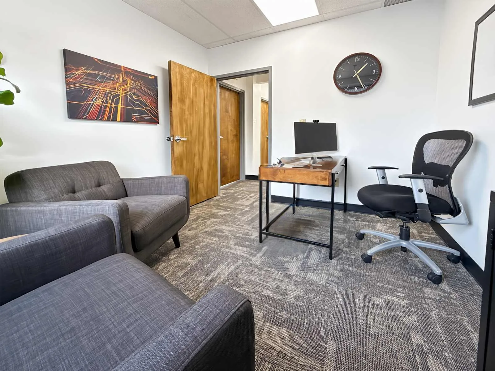 Regus NY, East Rochester - Commercial Street, Private office, 1 desk, East Rochester, NY