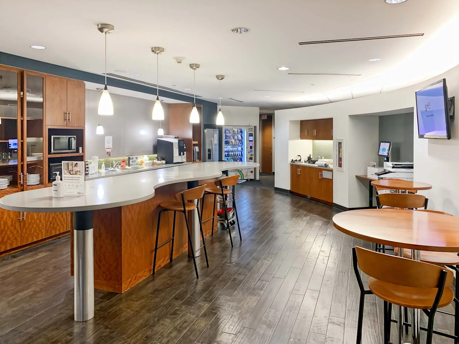 Regus IL, Oak Brook - One Lincoln Centre, Cafeteria, Oakbrook Terrace, IL