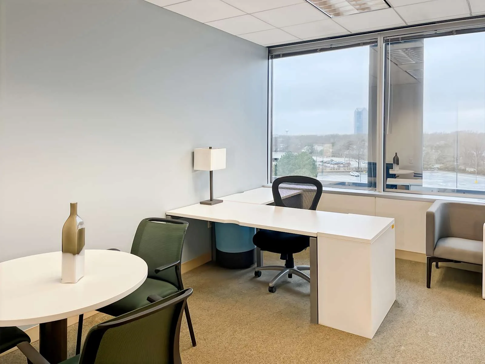 Regus IL, Oak Brook - Oak Brook Pointe, Private office, 1 desk, Oak Brook, IL