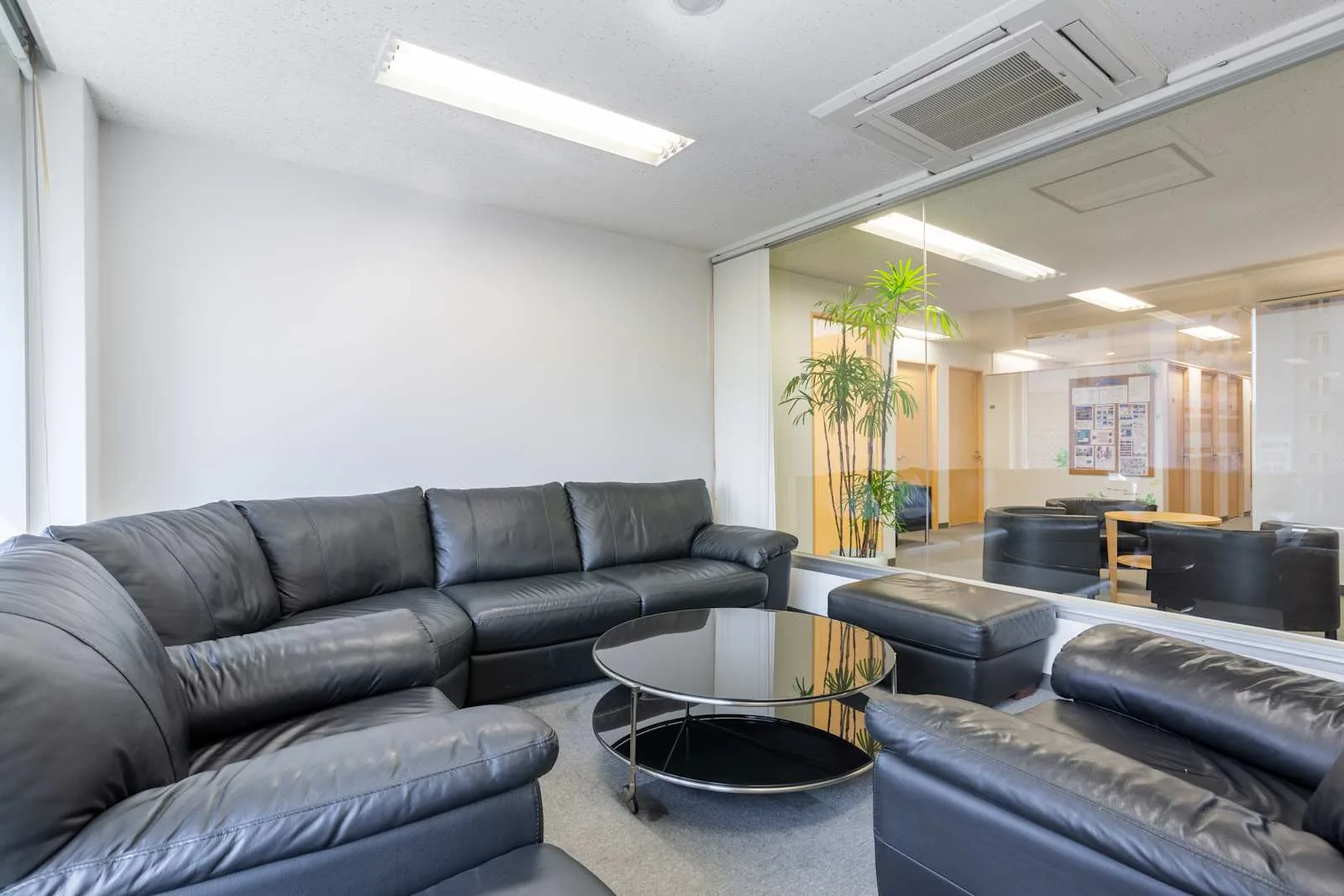 Regus OKINAWA, Hawk City Naha、ラウンジ、沖縄