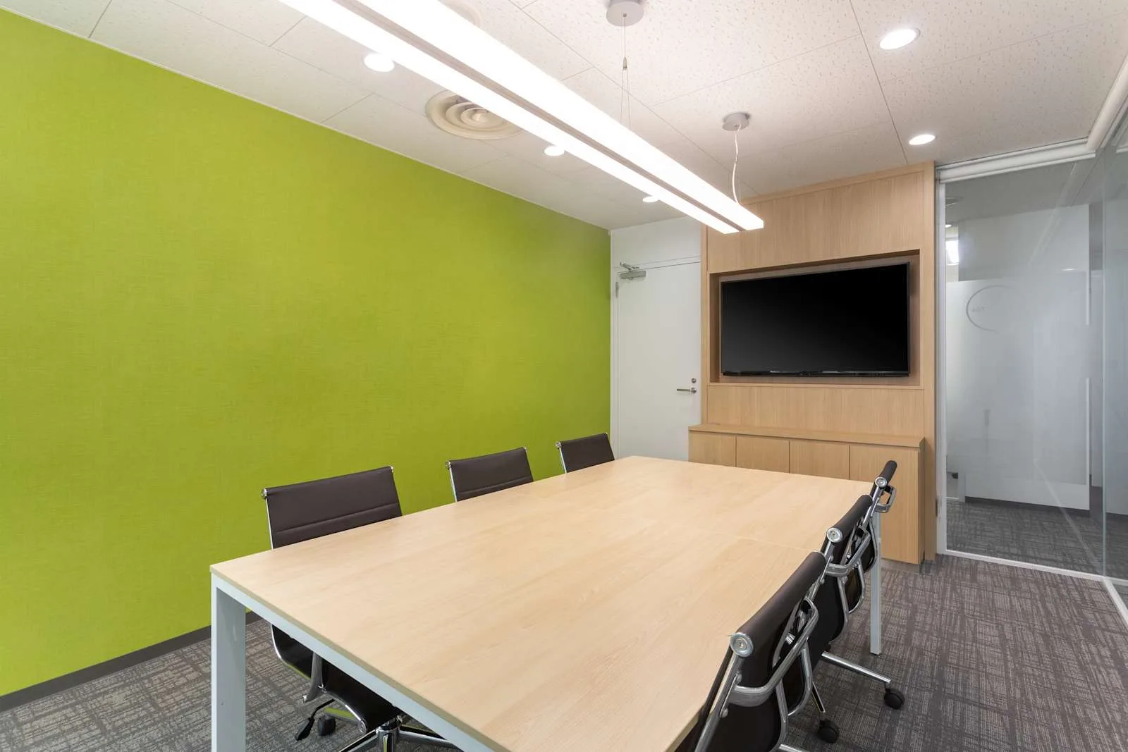 Regus OKINAWA, JR Kyushu Naha Building, Meeting room for 6 people, Okinawa