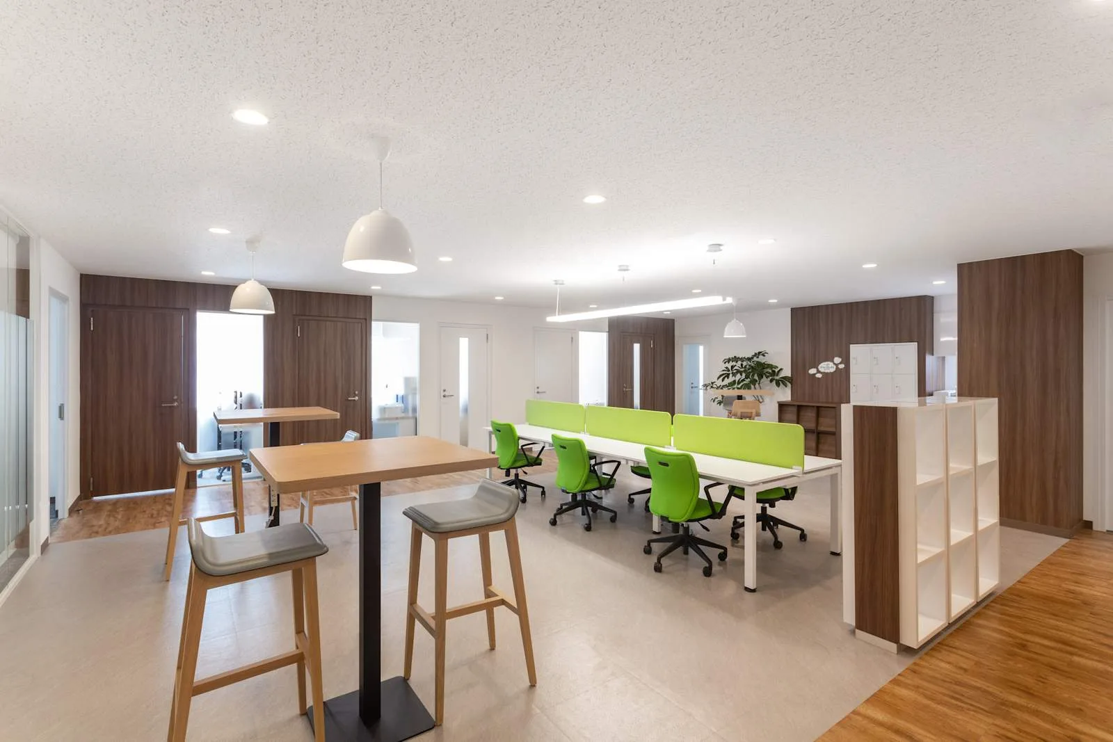 Regus OKINAWA, JR Kyushu Naha Building, Open-plan office, Okinawa
