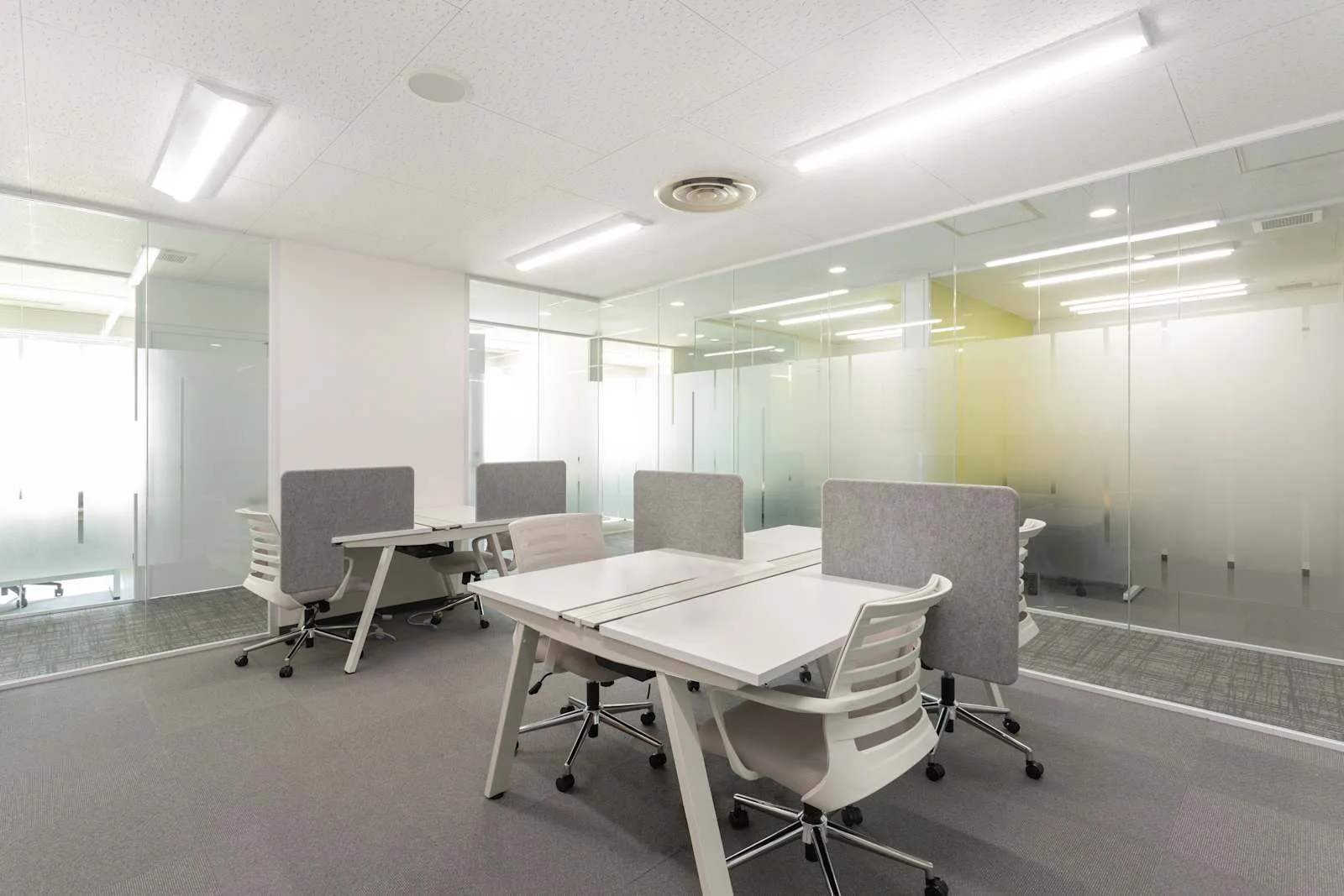 Regus OKINAWA, JR Kyushu Naha Building, Open-plan office, Okinawa