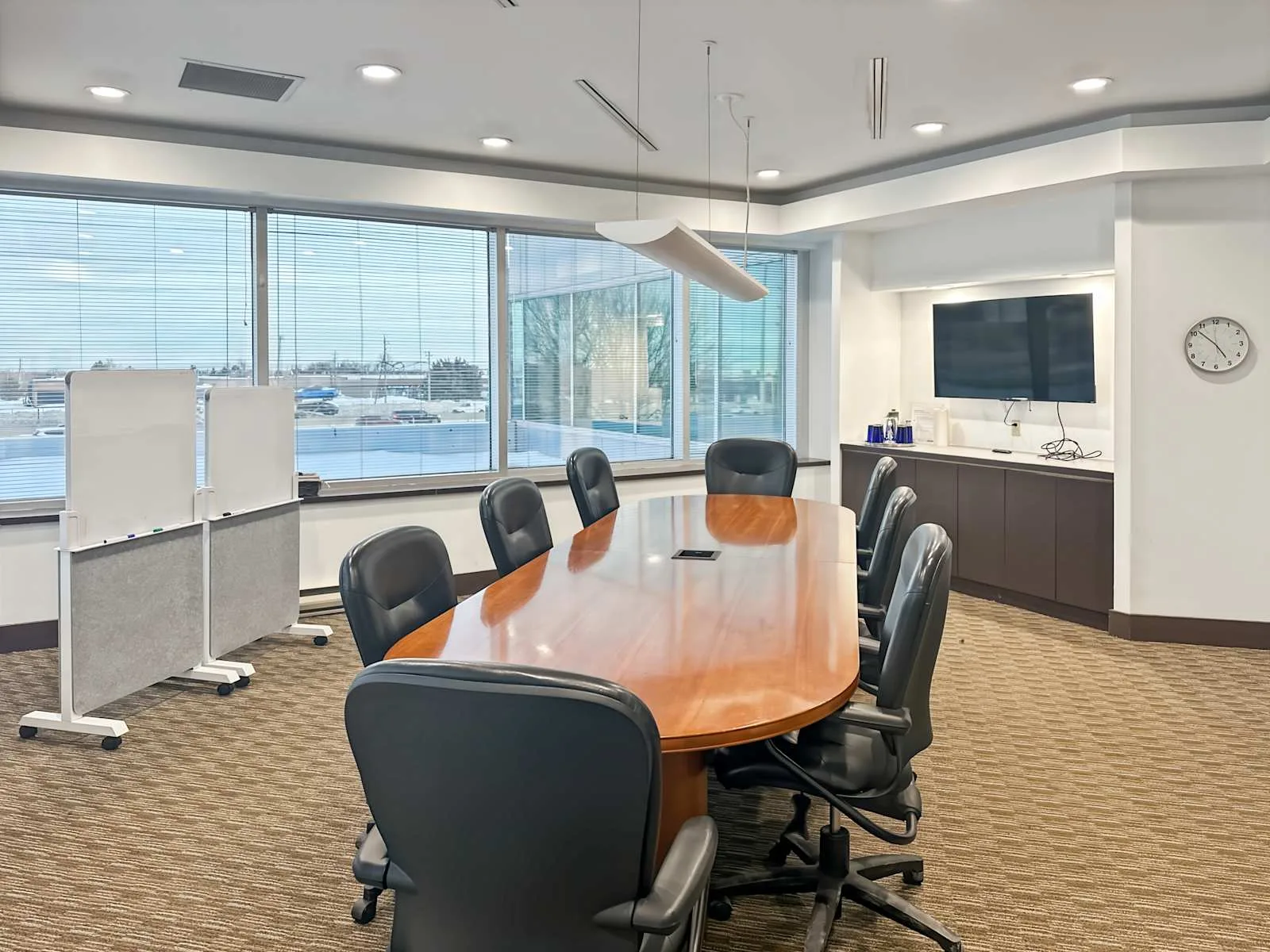 Regus ON, Burlington - North Service Road, Salle de réunion 9 personnes, Burlington, ON