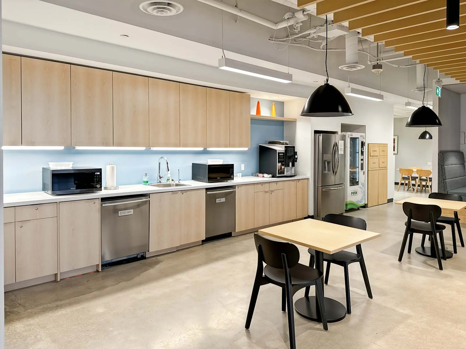 Regus ON, Mississauga - Toronto Airport Corporate Centre, Cuisine, Etobicoke, ON