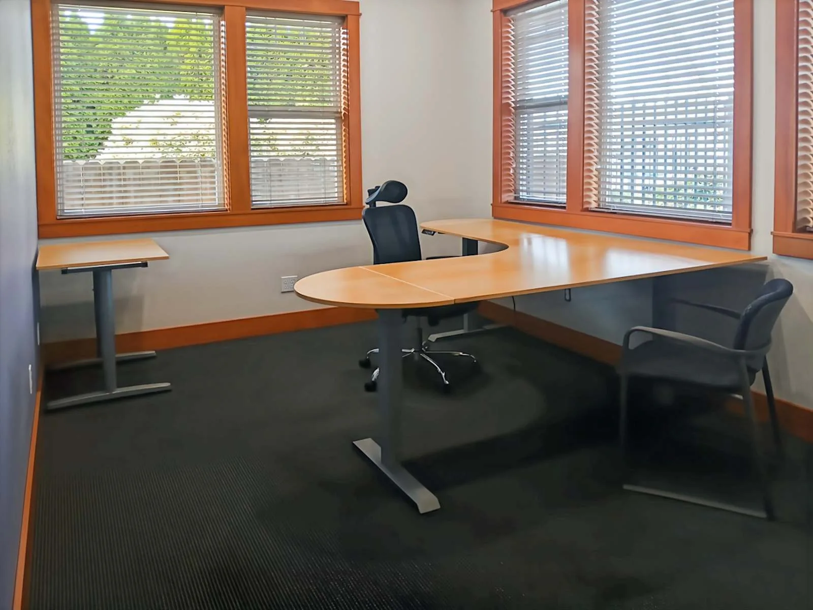 Regus OR, Medford - National Dr, Private office, 1 desk, Medford, OR