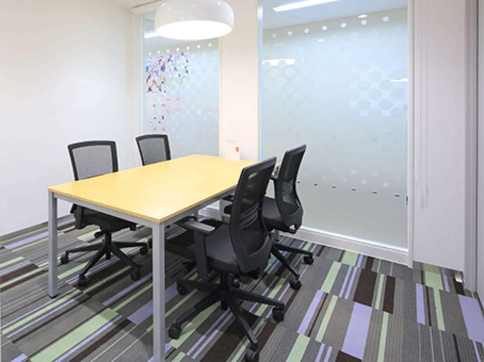 Regus OSAKA, Hankyu Ibaraki-shi Station、会議室（4名）、大阪