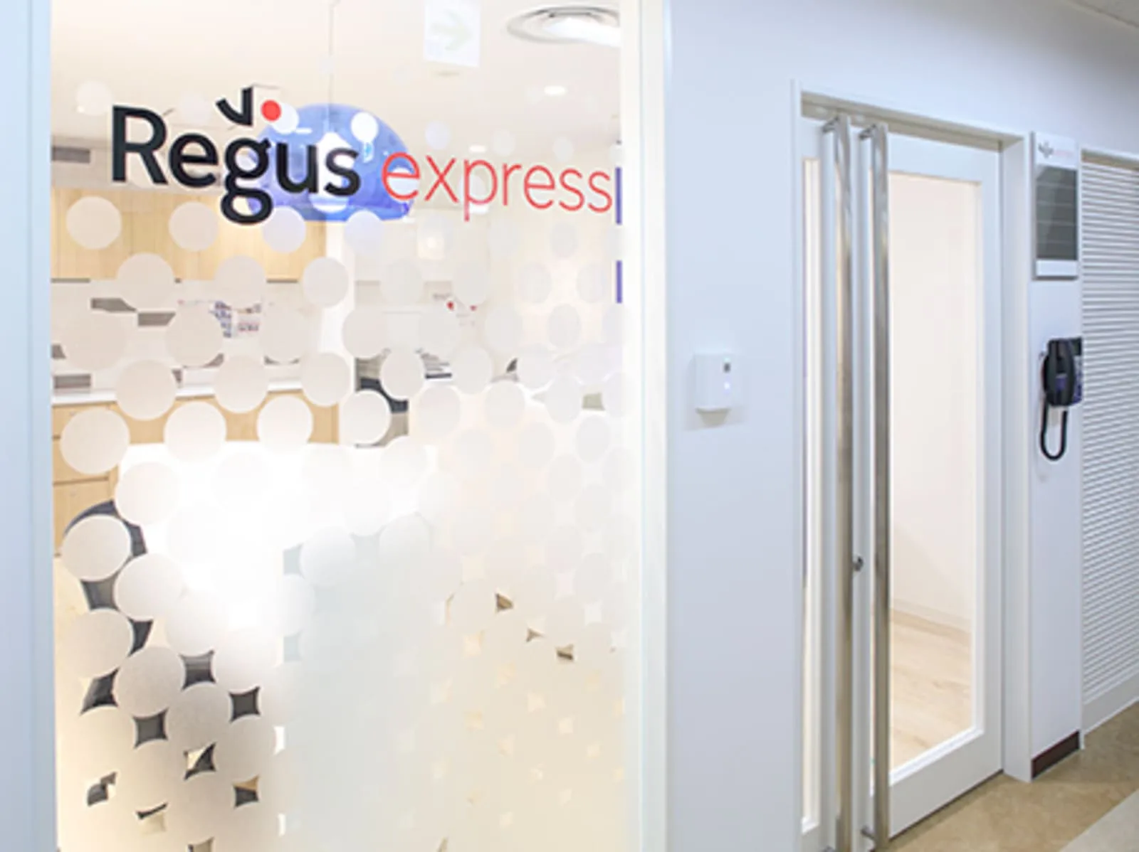 Regus OSAKA, Hankyu Ibaraki-shi Station、個室オフィス、大阪