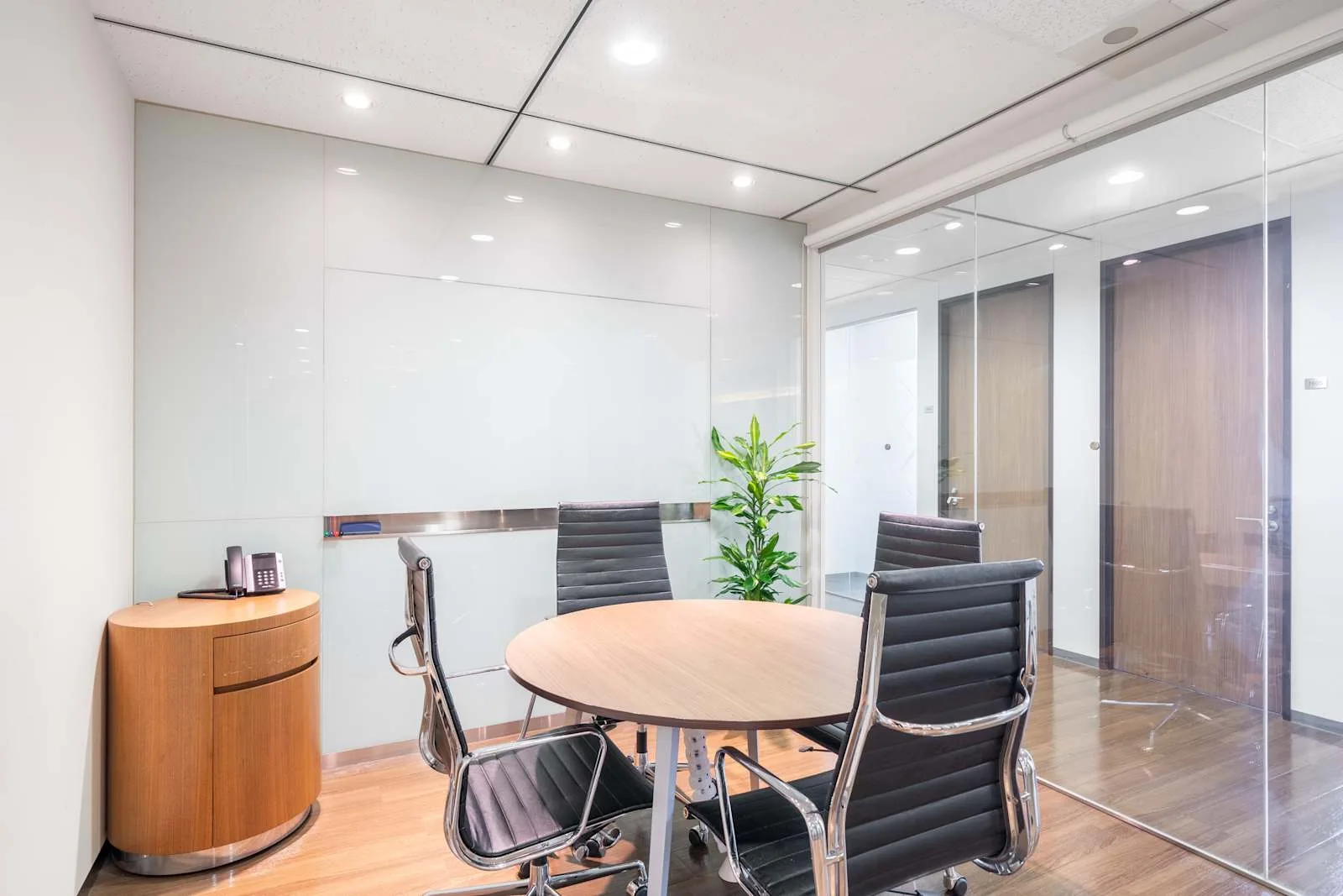 Regus OSAKA, Hankyu Terminal Building、会議室（4名）、大阪