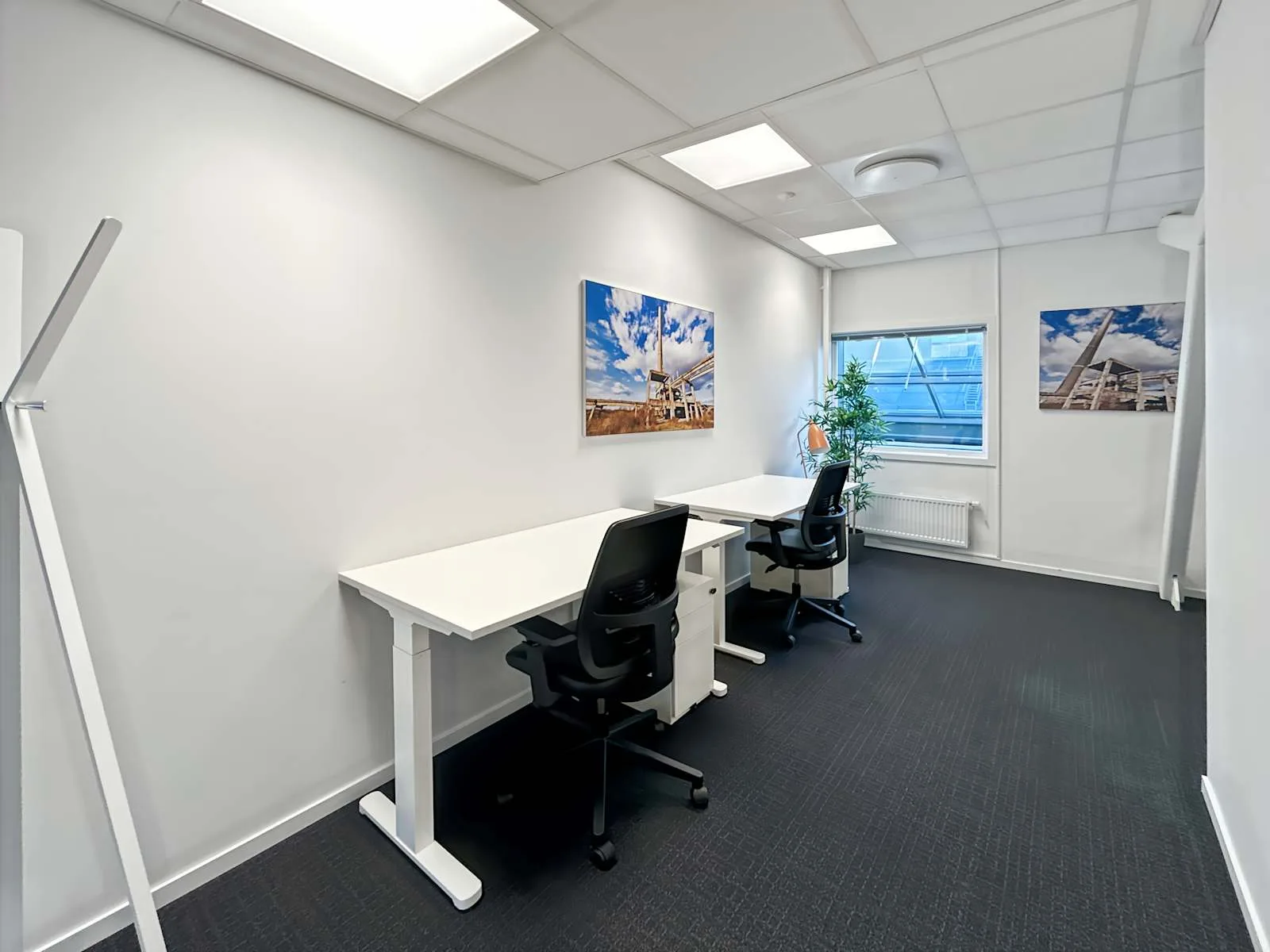 Regus Oslo, Nydalen, Privat kontor med 2 arbeidsplasser, Oslo