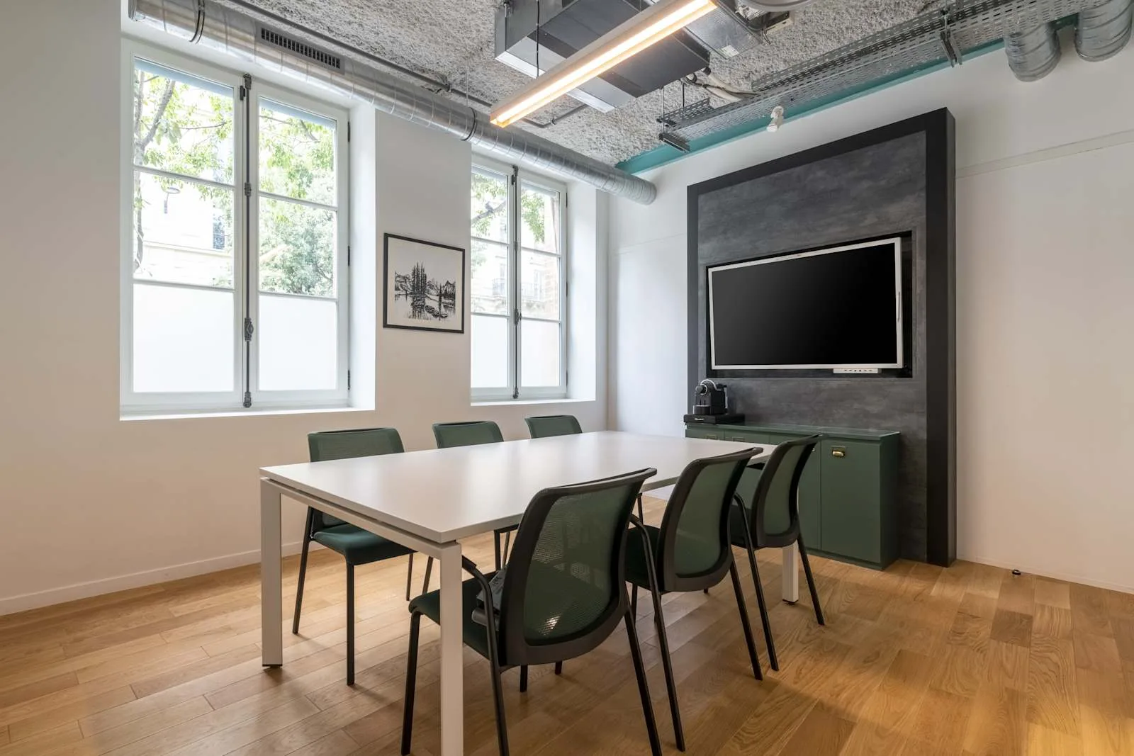 Regus Paris, 64 Avenue Parmentier, Salle de réunion 6 personnes, Paris 11e