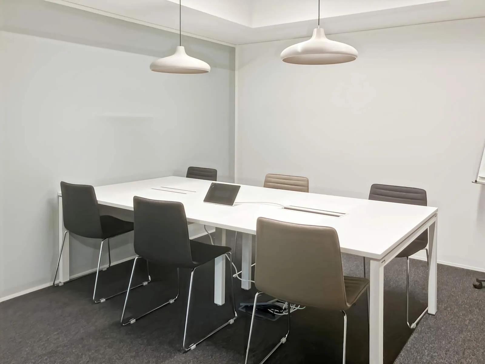 Regus Paris, Carré Monceau, Salle de réunion 6 personnes, Paris 17e