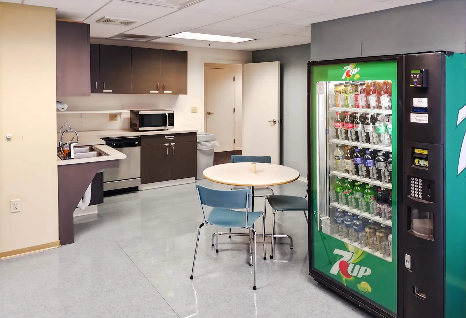 Regus IL, Peoria - Main St, Kitchen, Peoria, IL