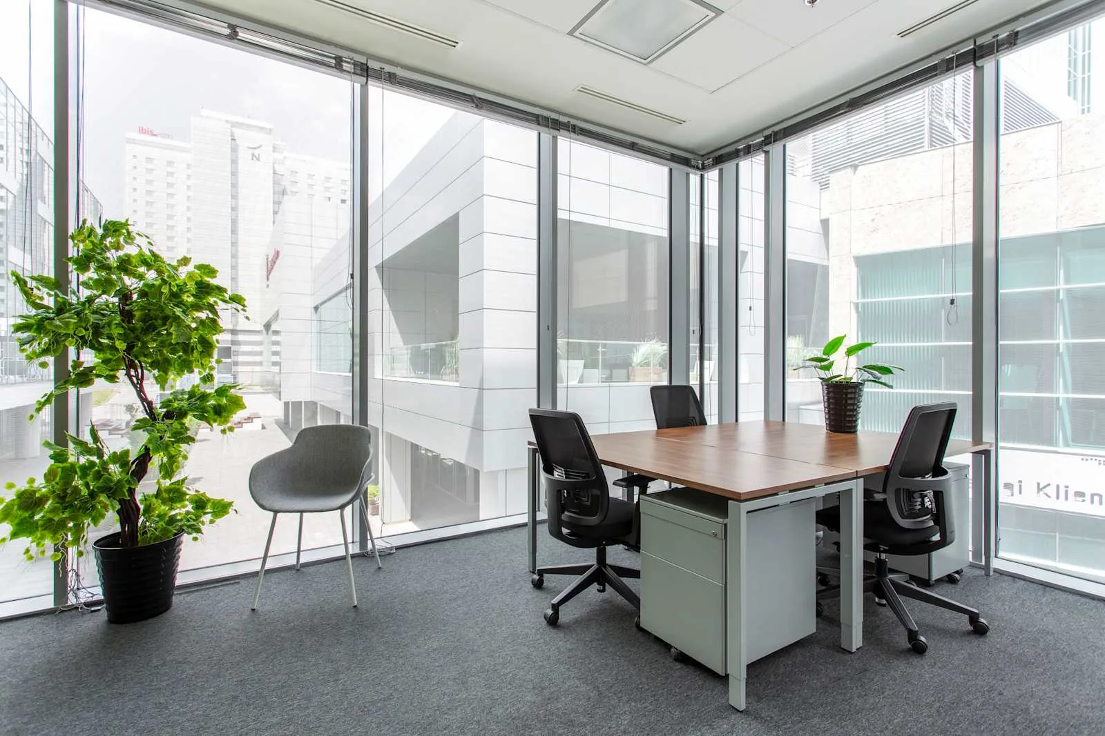 Regus POZNAN, City Centre, Private office, 4 desks, Poznan