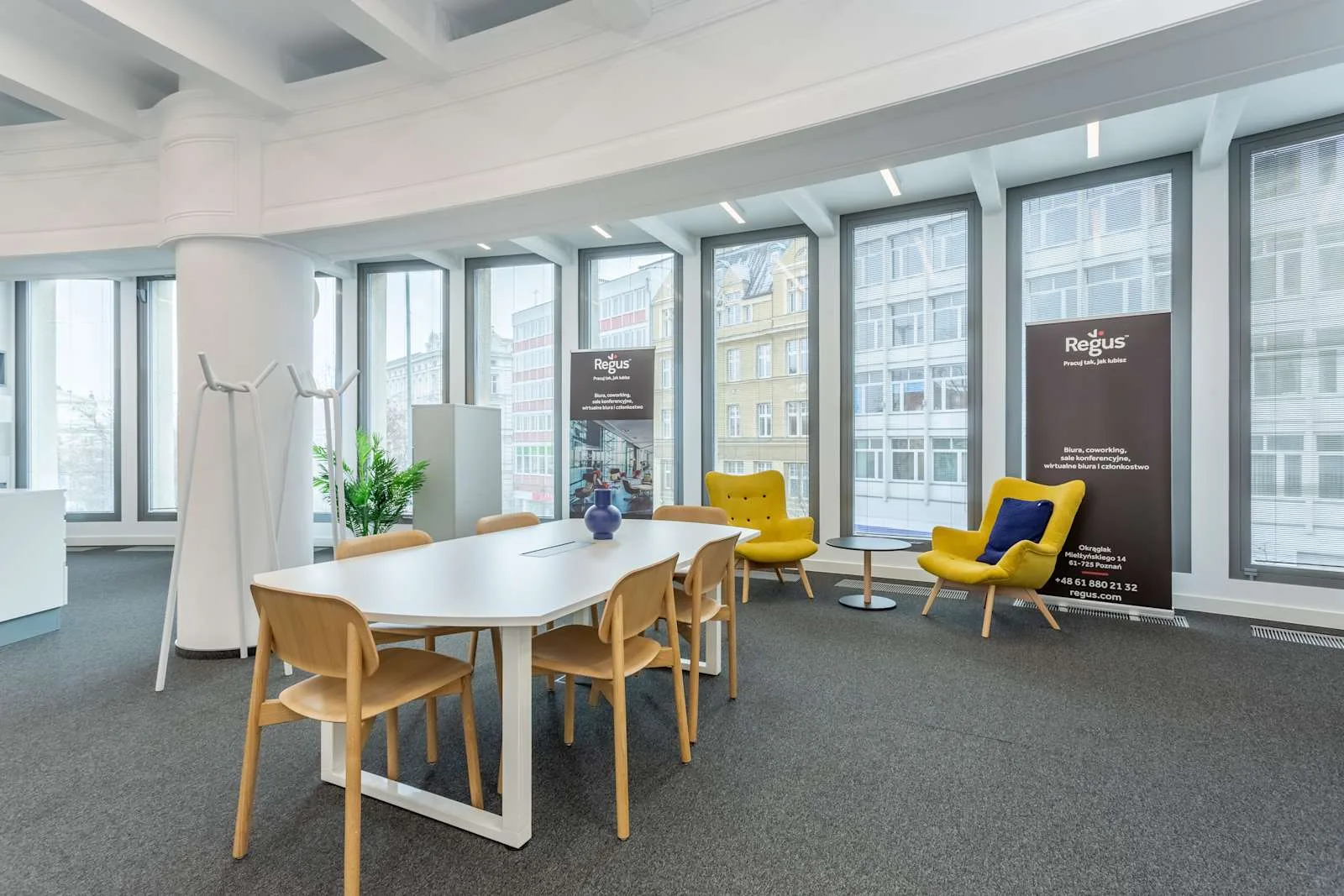 Regus Poznan, Okraglak, Salle de réunion 6 personnes, Poznań
