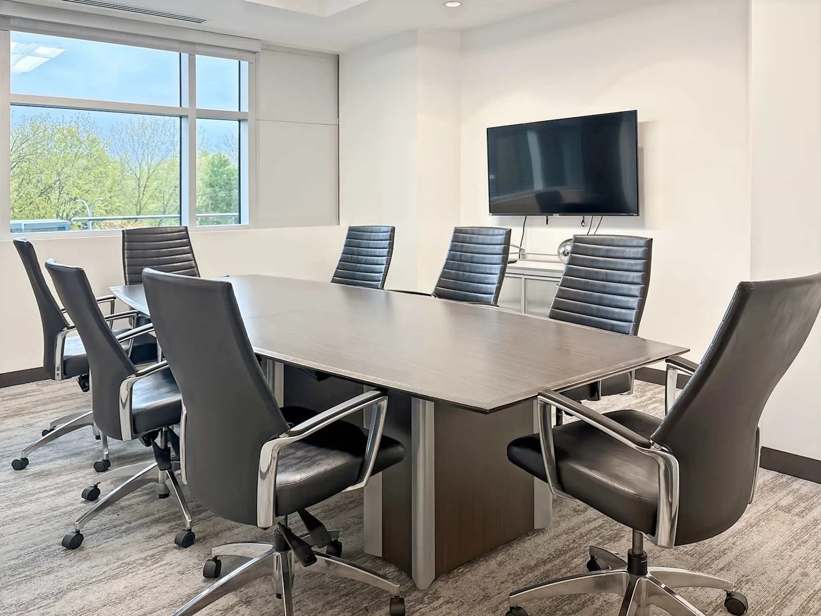 Regus QC, Brossard - 4605 Lapinière Boulevard, Meeting room for 8 people, Brossard, QC