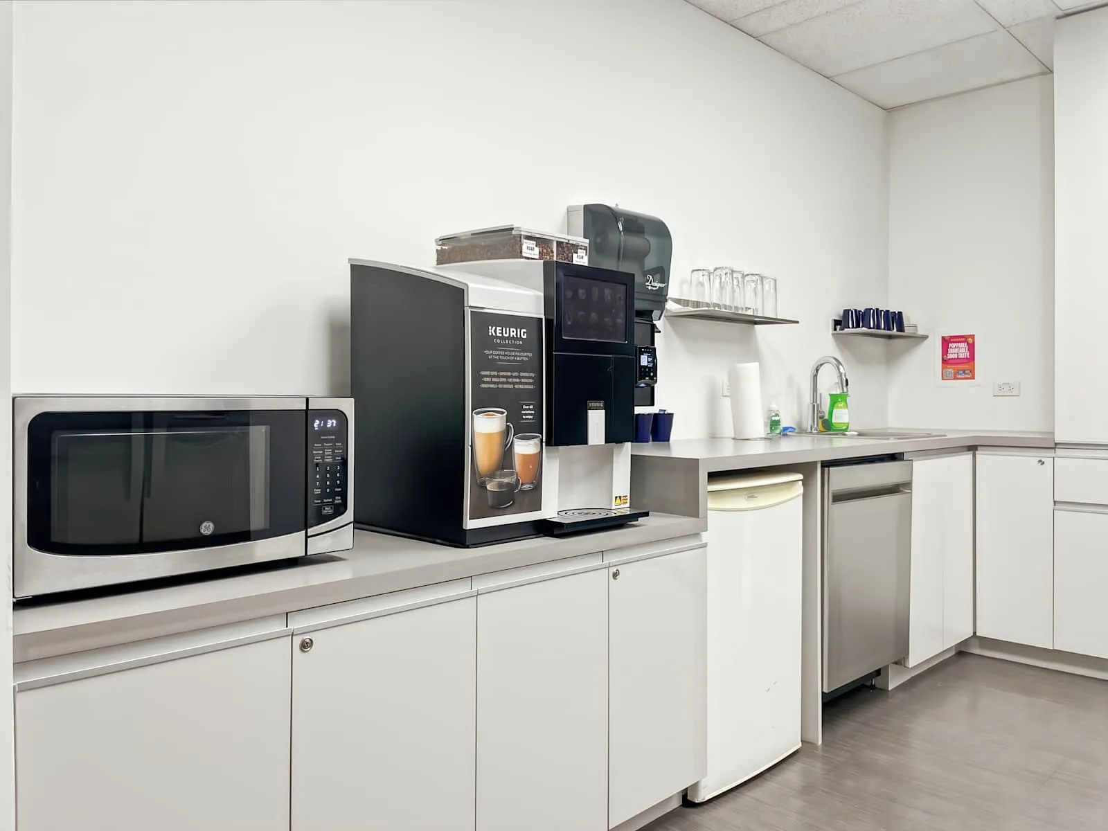 Regus QC, Montreal - Boul Cremazie, Kitchen, Montreal, QC