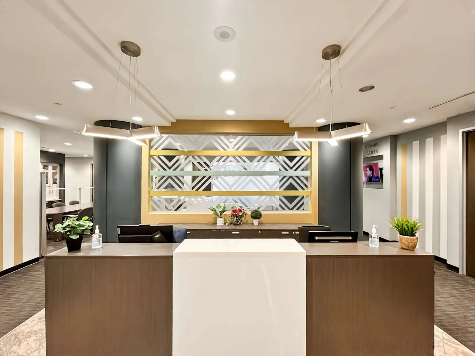 Regus QC, Montreal - McGill College, Reception, Montreal, QC