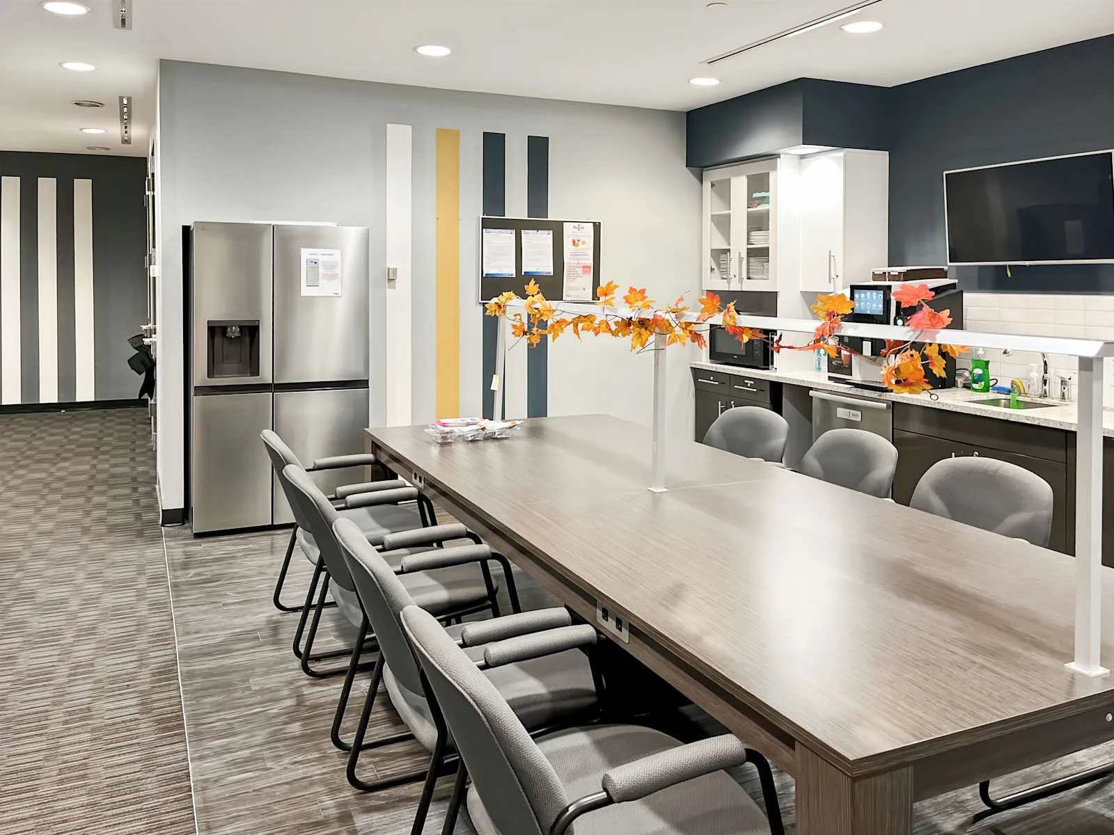 Regus QC, Montreal - McGill College, Kitchen, Montreal, QC