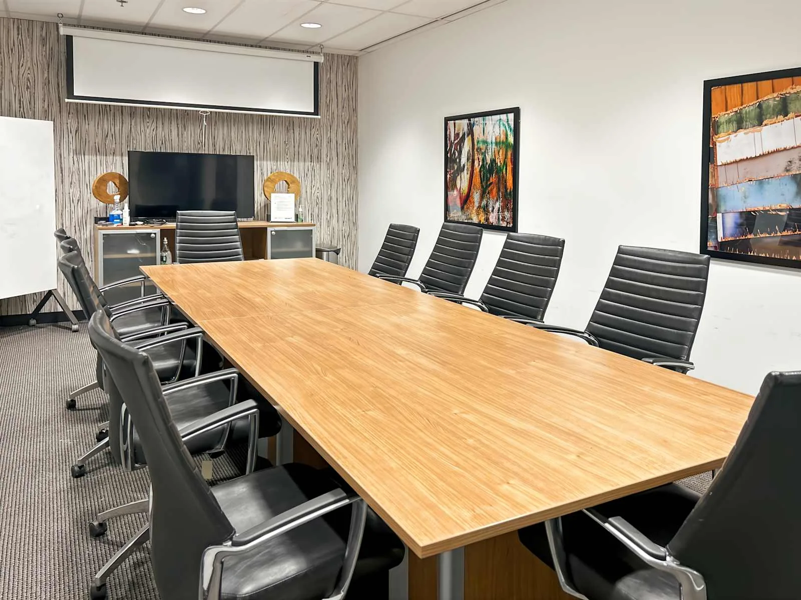 Regus QC, Saint Laurent - Ville St-Laurent, Meeting room for 10 people, Saint Laurent, QC