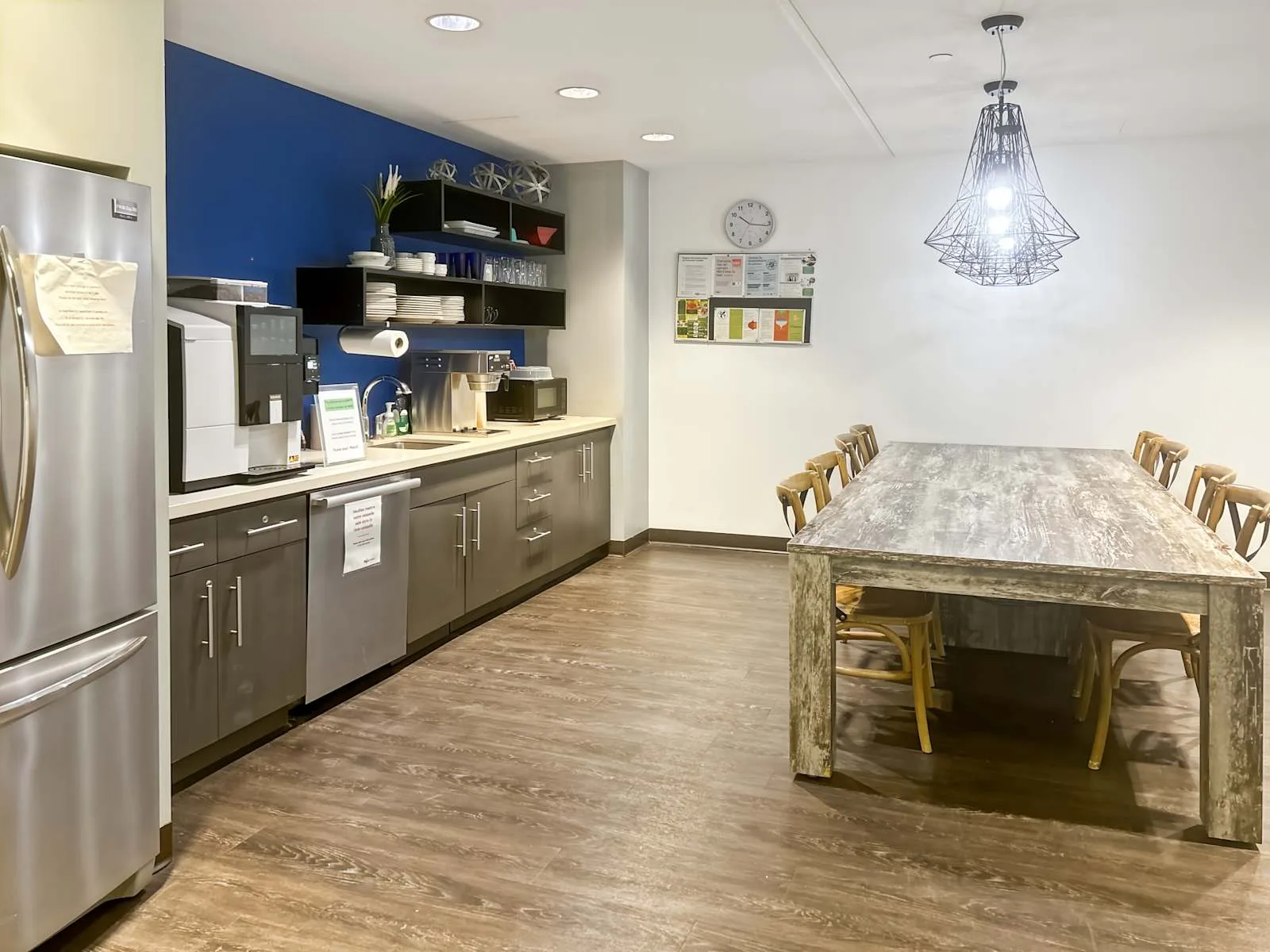 Regus QC, Saint Laurent - Ville St-Laurent, Cuisine, Saint Laurent, QC