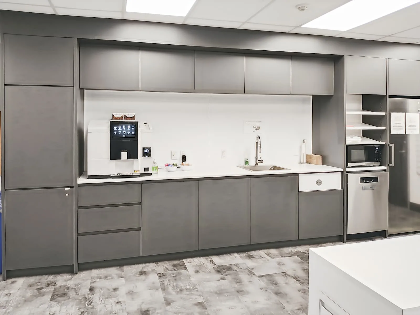 Regus QC, Sherbrooke - King Street West, Cuisine, Sherbrooke, QC