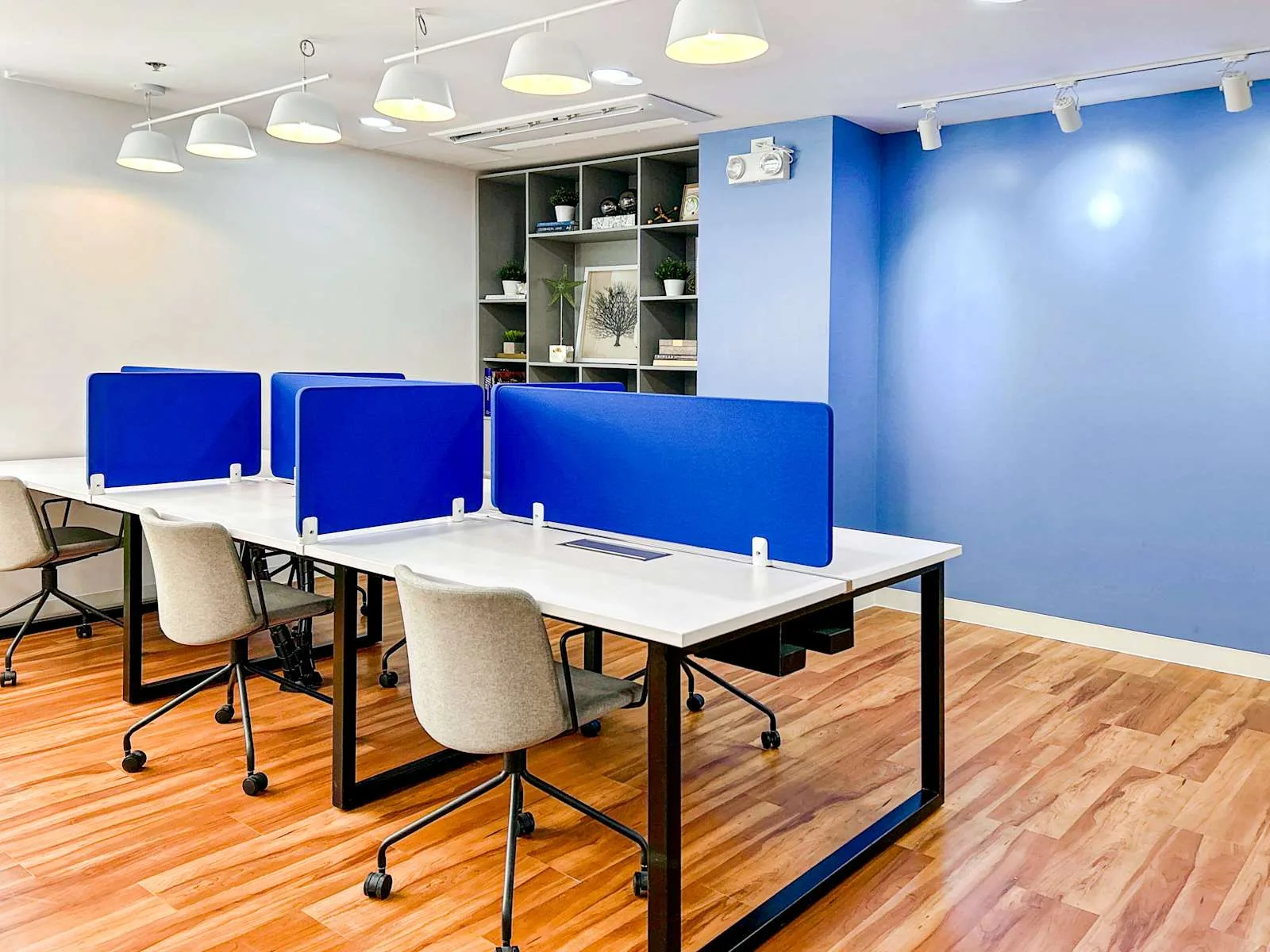 Regus Quezon City, Triumph Square, Open-plan office, Quezon City
