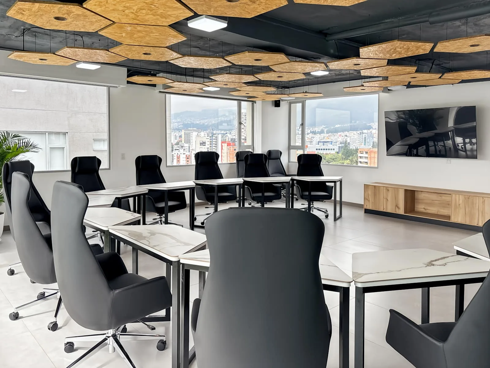 Regus Quito, Guayasamín, Sala de reuniones para 11 personas, Quito