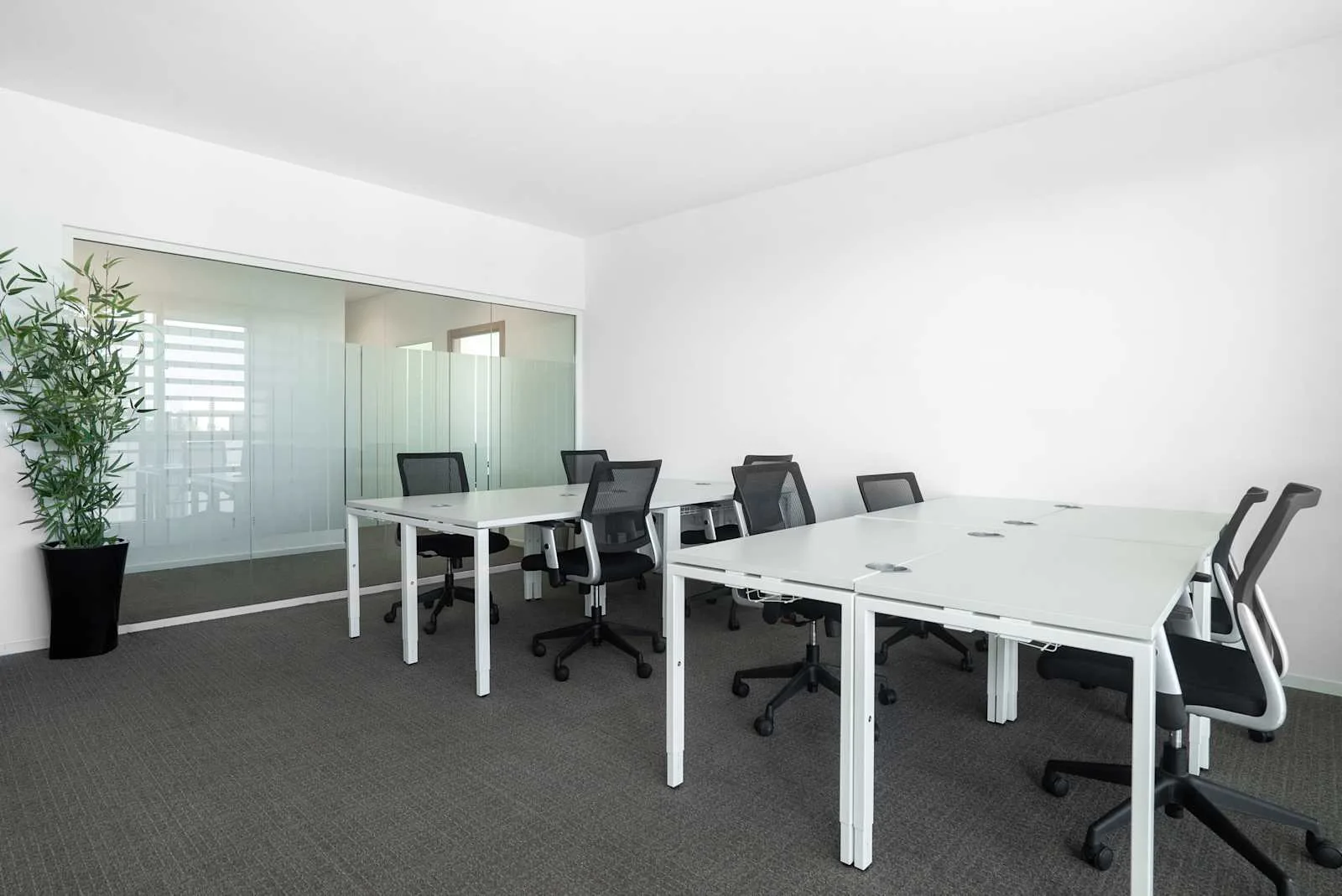 Regus RABAT, MahajRyad، مكتب خاص بـ 8 محطات عمل، الرباط