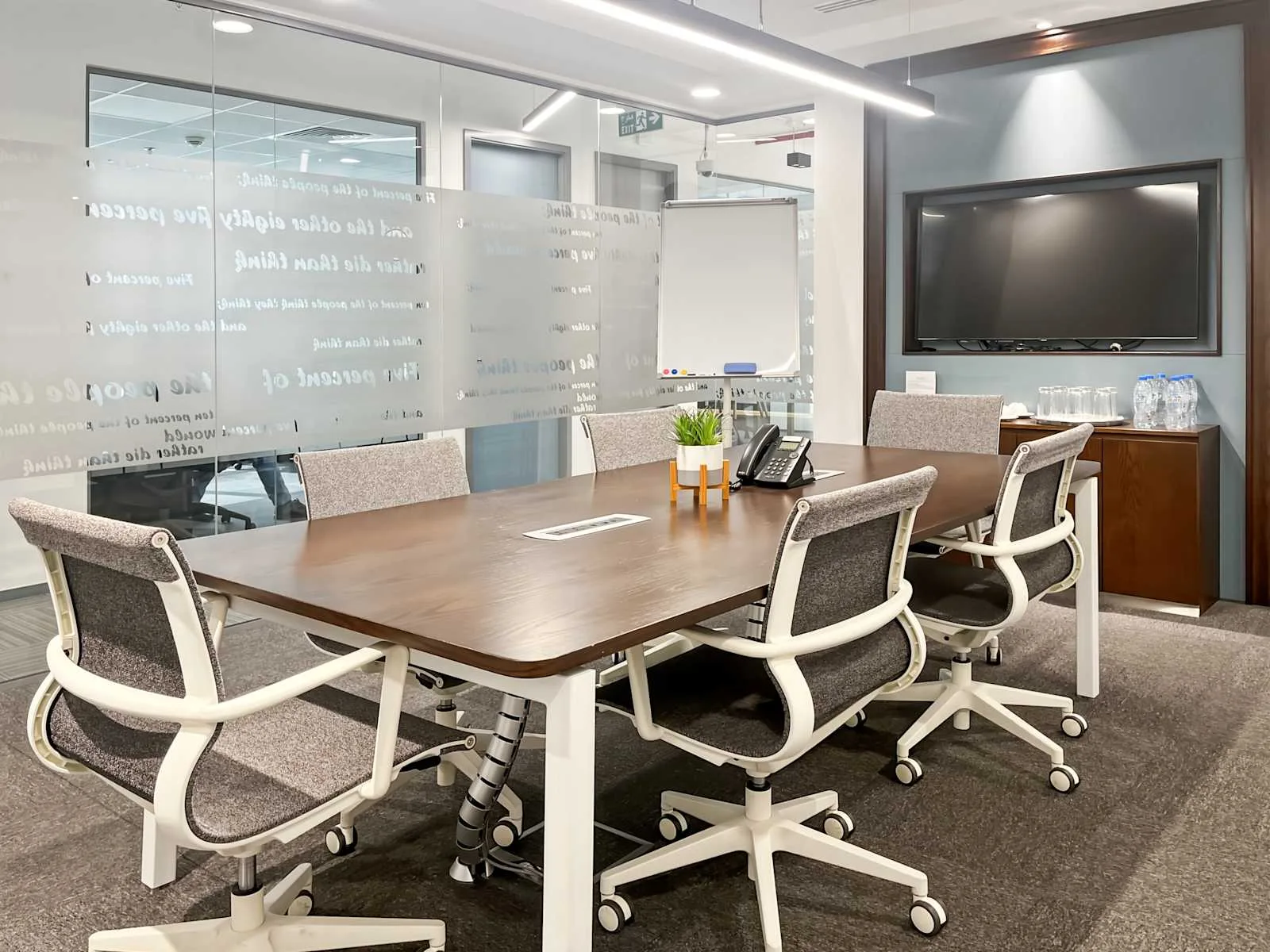 Regus RAS AL KHAIMAH, Julphar Tower RAK, Salle de réunion 8 personnes, Ras Al-Khaimah
