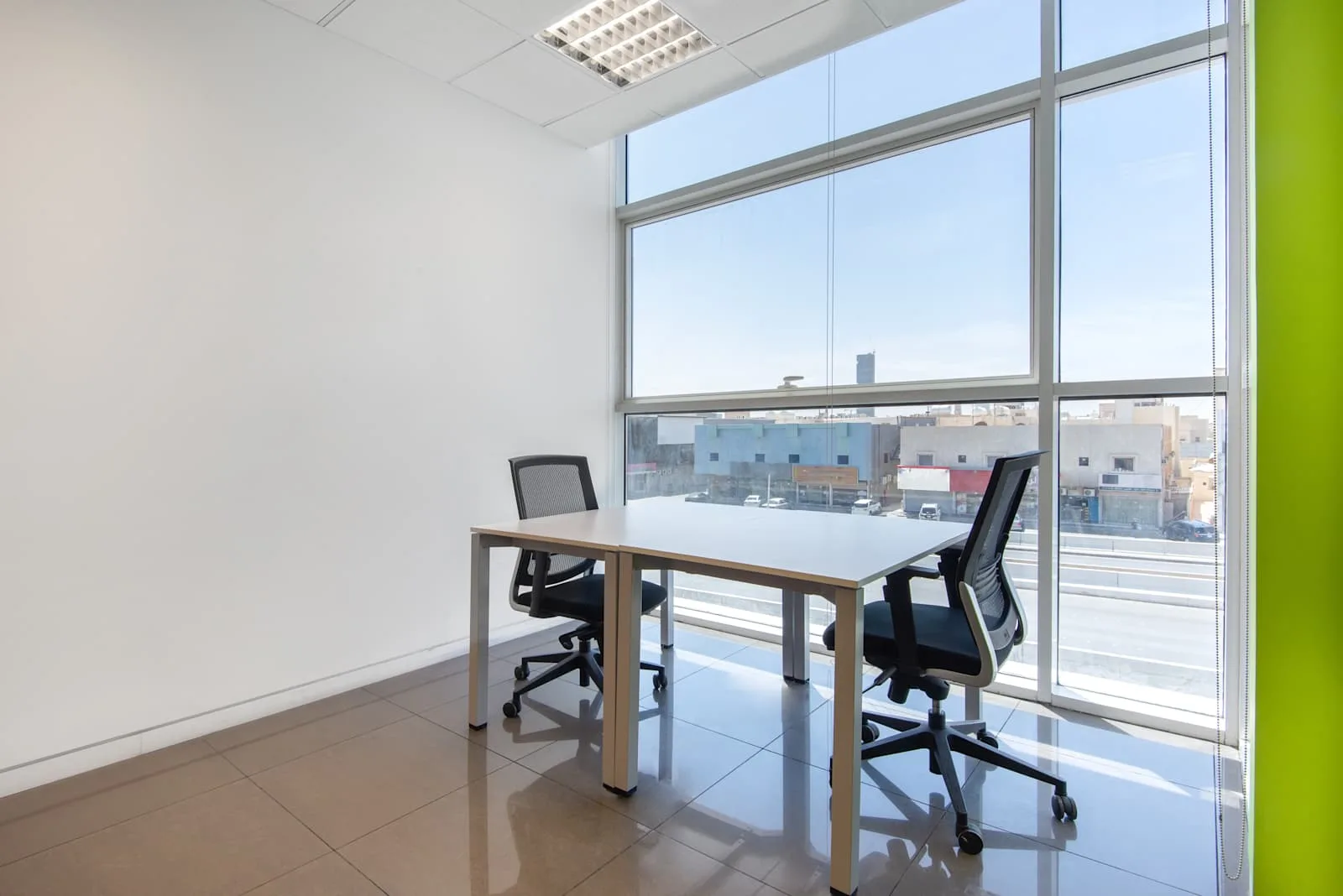 Regus RIYADH, AL NAKHEEL، مكتب خاص بمحطتي عمل، الرياض