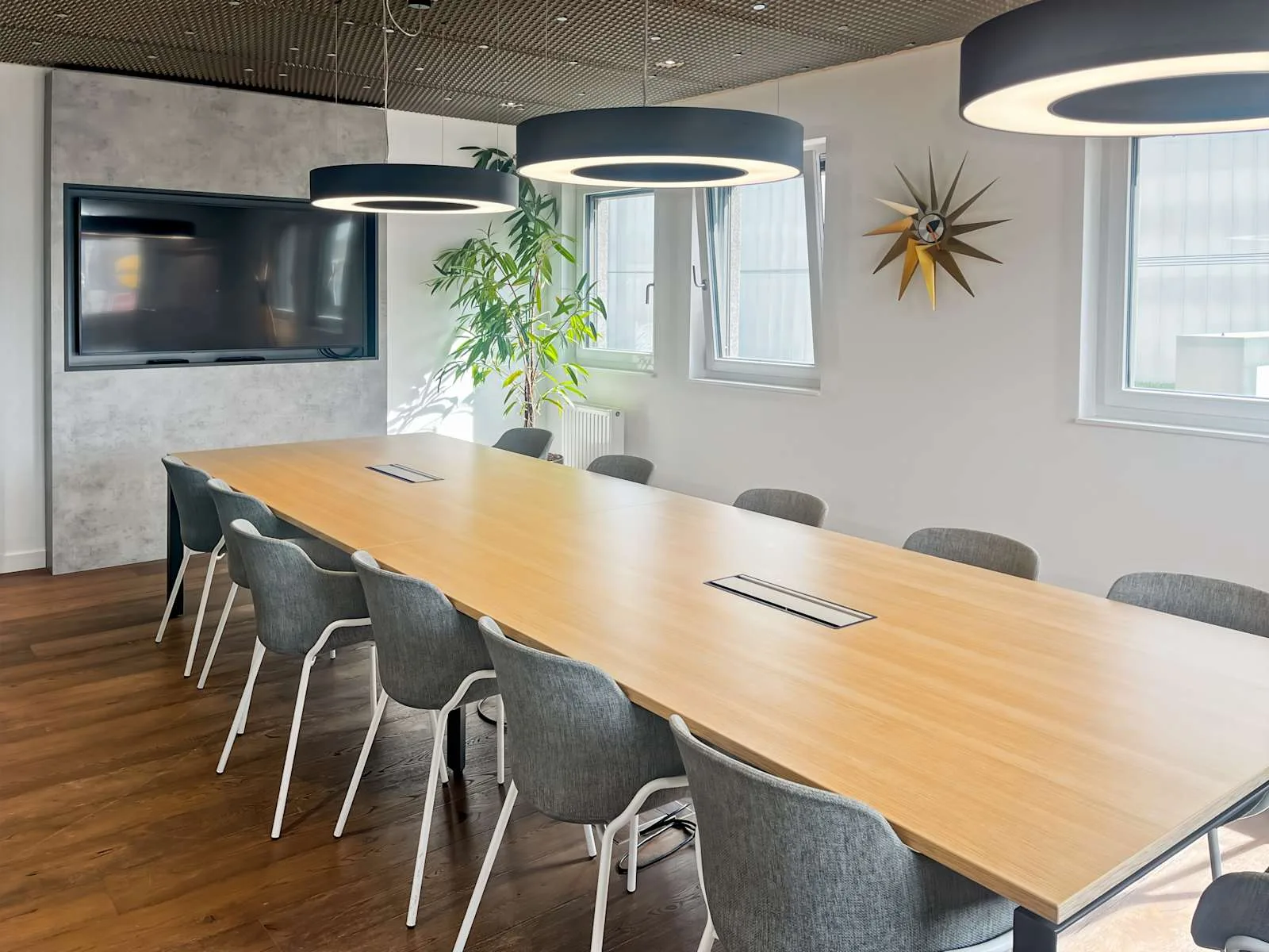 Regus SALZBURG, Airport West, Meeting room for 12 people, Salzburg