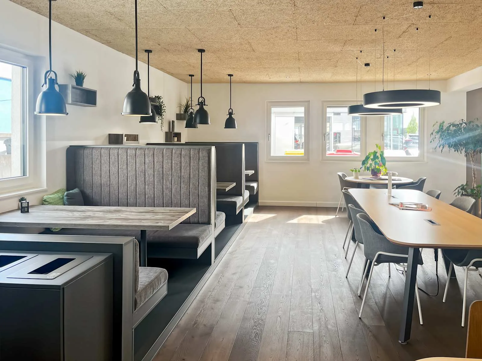 Regus SALZBURG, Airport West, Cafeteria, Salzburg
