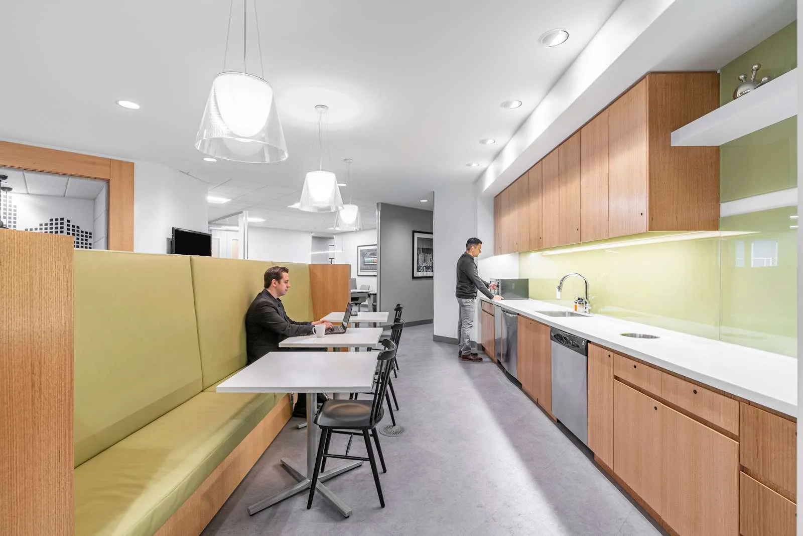Regus IL, Schaumburg - Woodfield Preserve, Kitchen, Schaumburg, IL