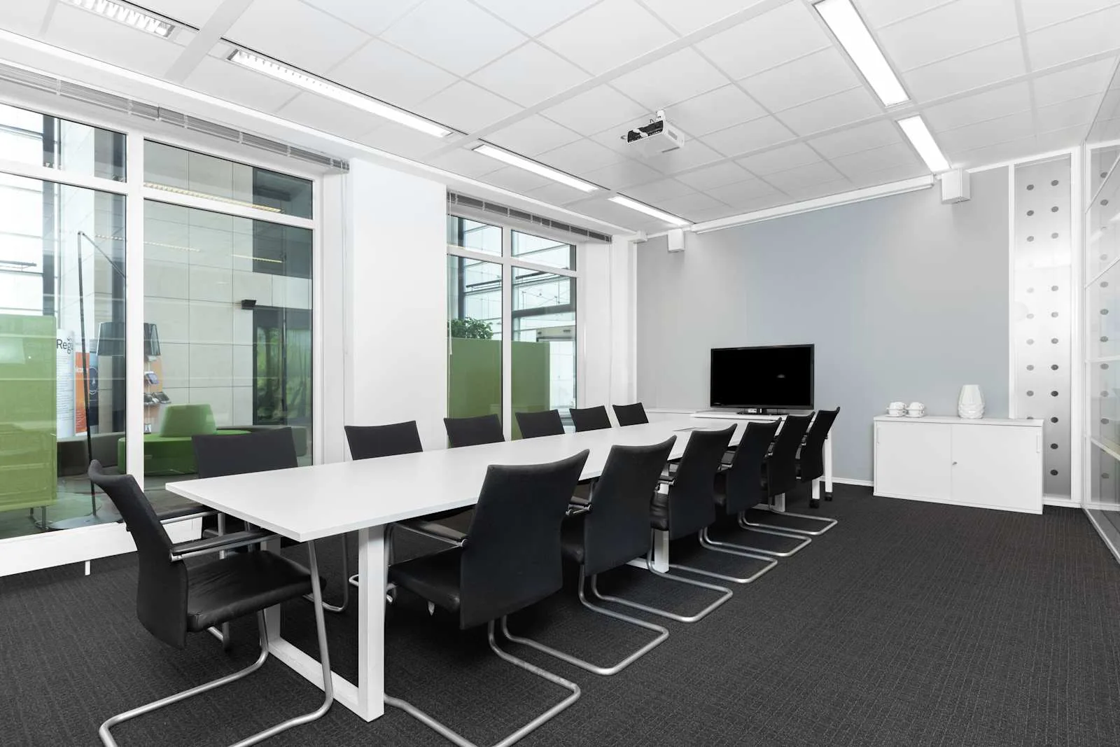 Regus SCHIPHOL, Rijk, Meeting room for 14 people, Schiphol