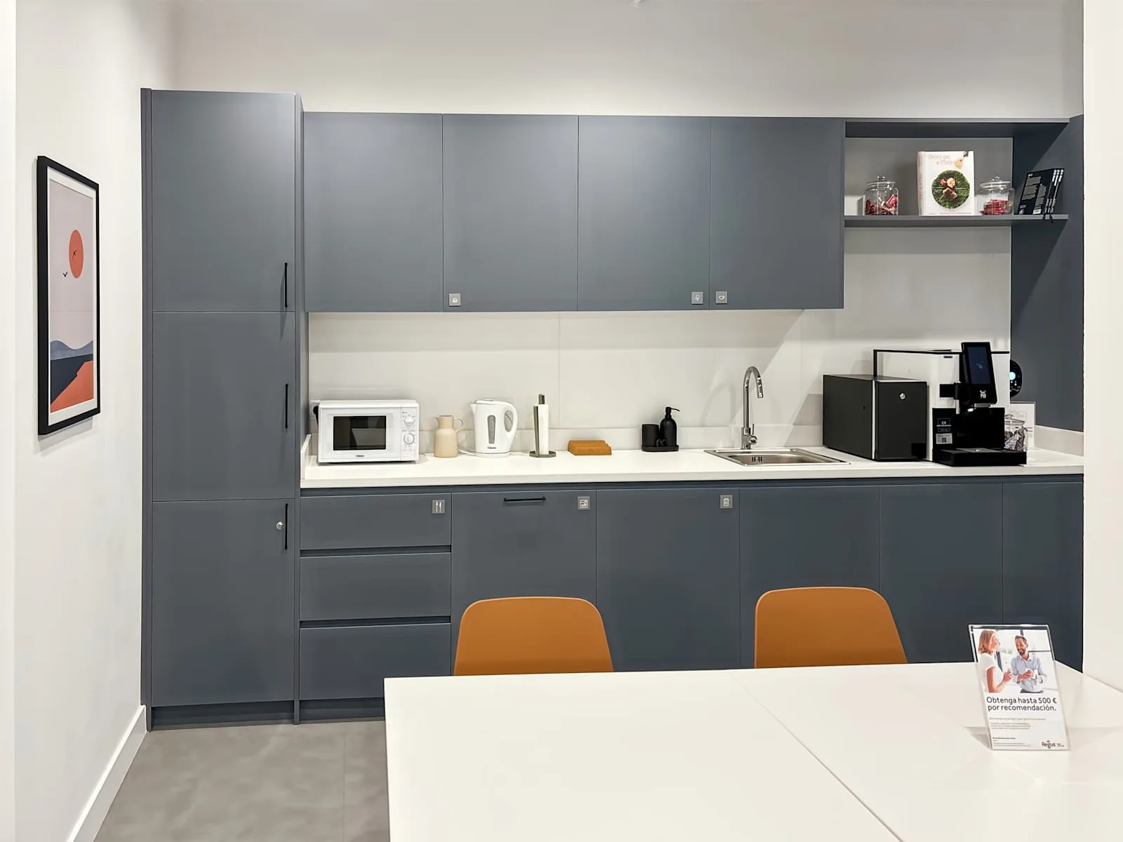 Regus Sevilla, Camas, Kitchen, Seville