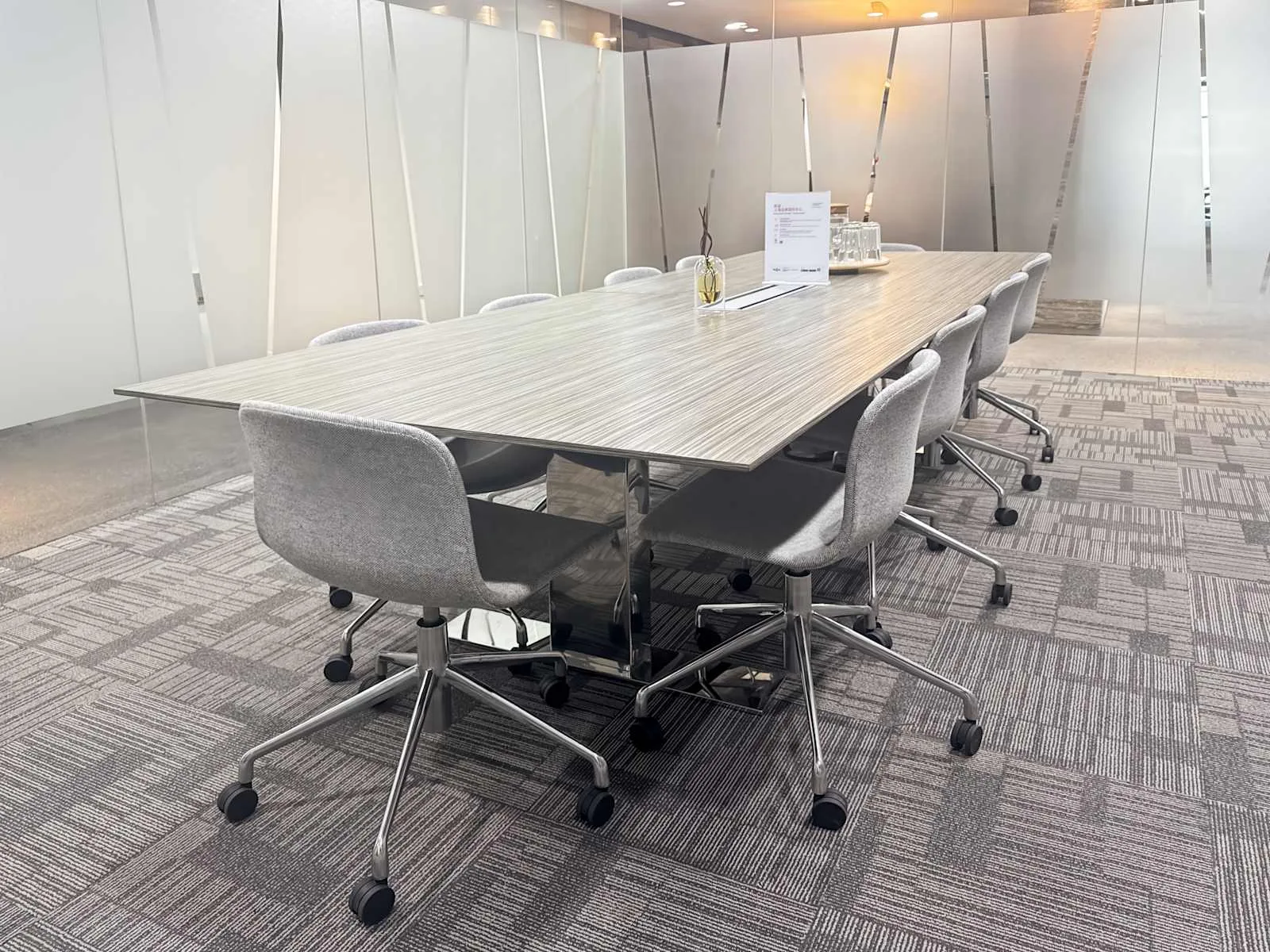 Regus SHANGHAI, Central Towers, Meeting room for 12 people, Shanghai