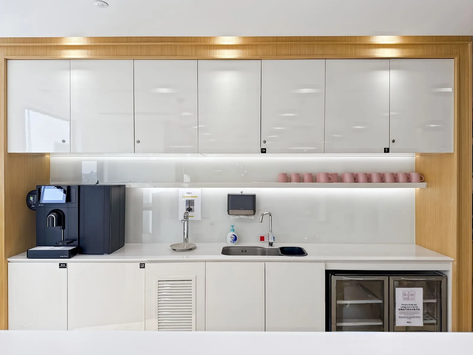 Regus Shanghai, Hang Seng Bank Tower, Kitchen, Shanghai