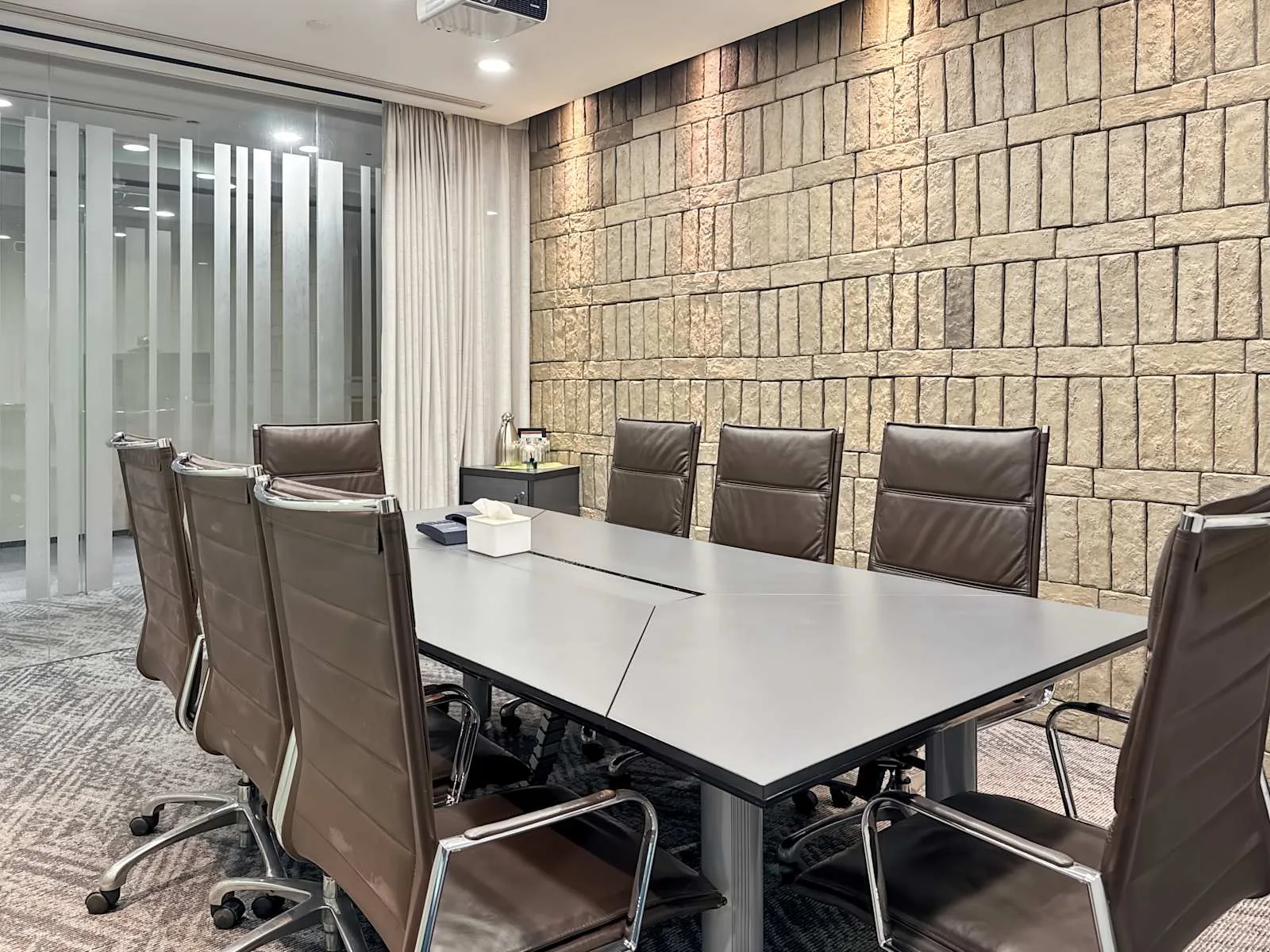 Regus SHENZHEN, New Times Plaza、8人会议室、深圳市