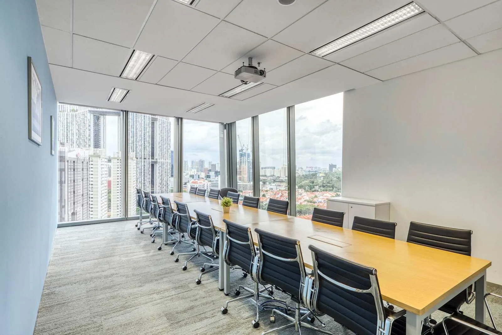 Regus SINGAPORE, Guoco Tower, Meeting room for 16 people, Singapore