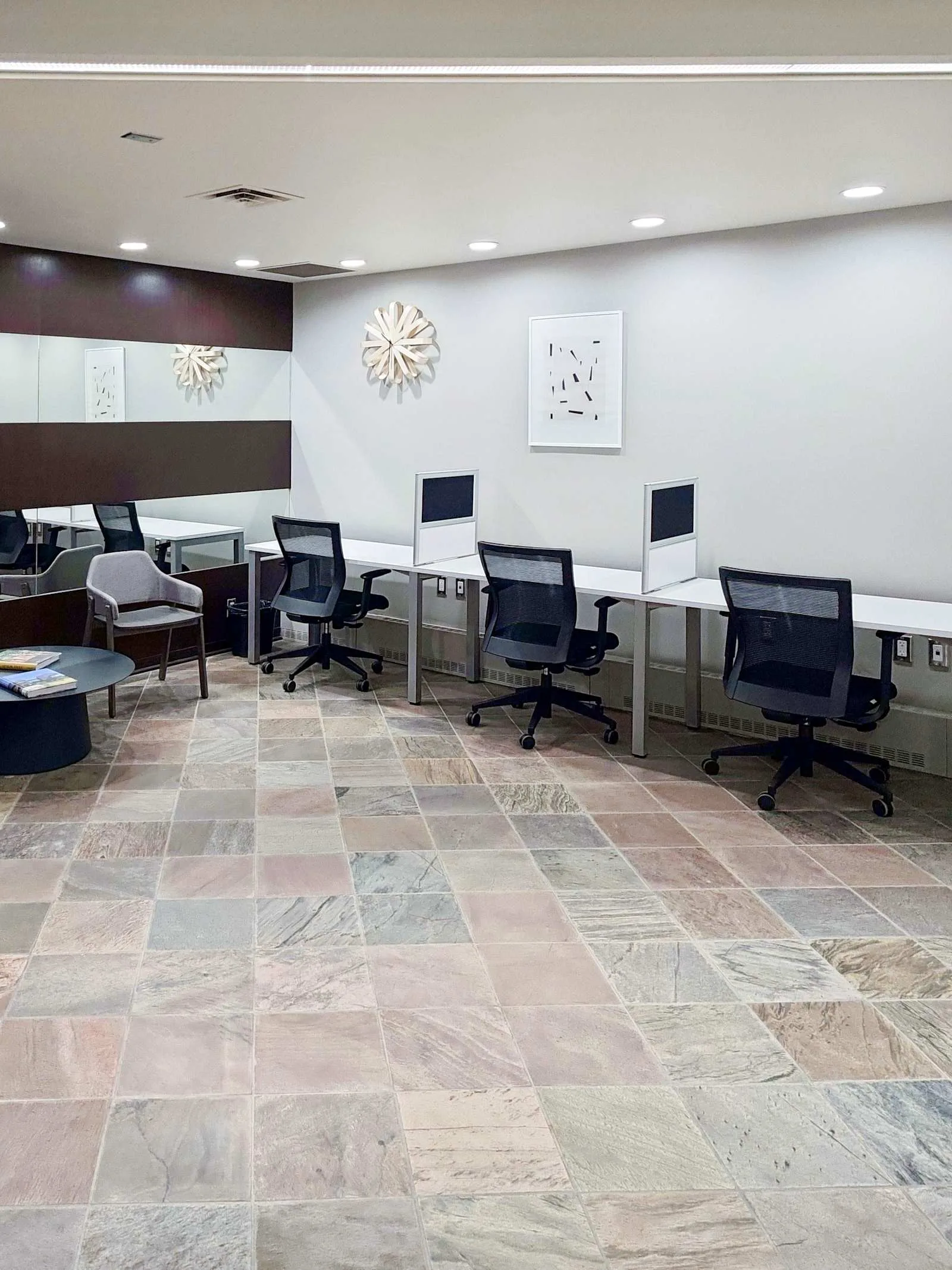 Regus SK, Saskatoon - Scotiabank Building, Open-plan office, Saskatoon, SK