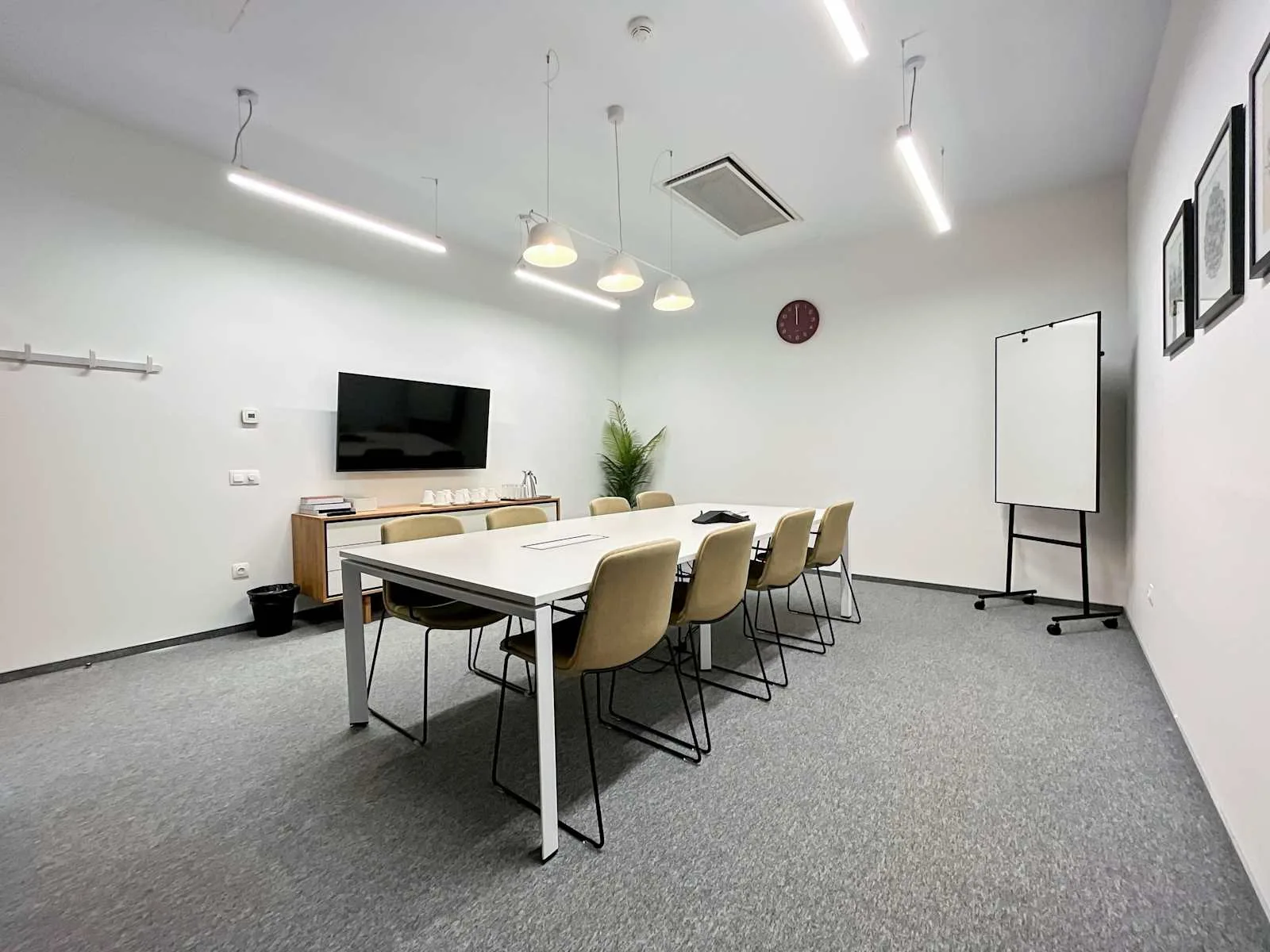 Regus Sofia, Christopher Columbus (EUR), Meeting room for 8 people, Sofia