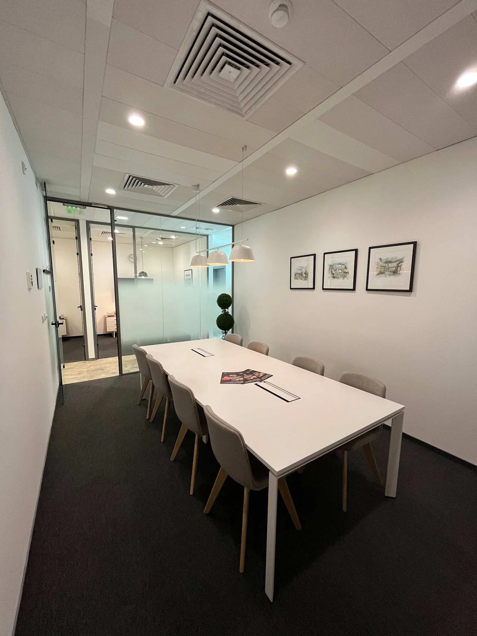 Regus Sofia, European Trade Centre (EUR), Заседателна зала за 8 души, Sofia